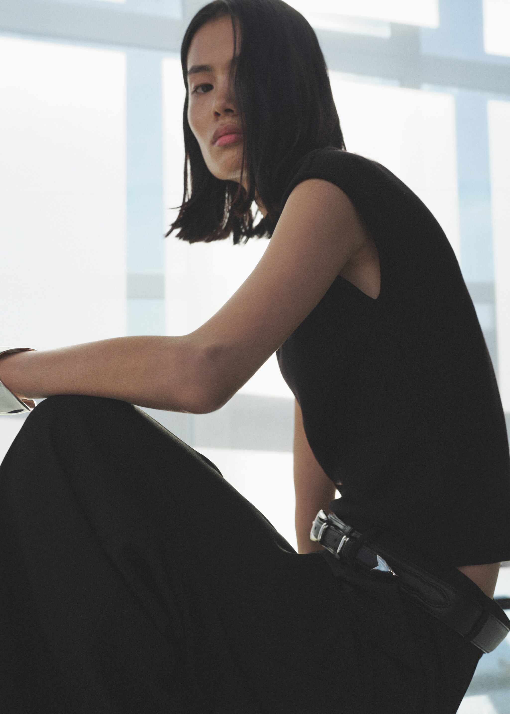 Short-sleeved fine-knit sweater - Details of the article 2, Black. Ref: 87014091-00.