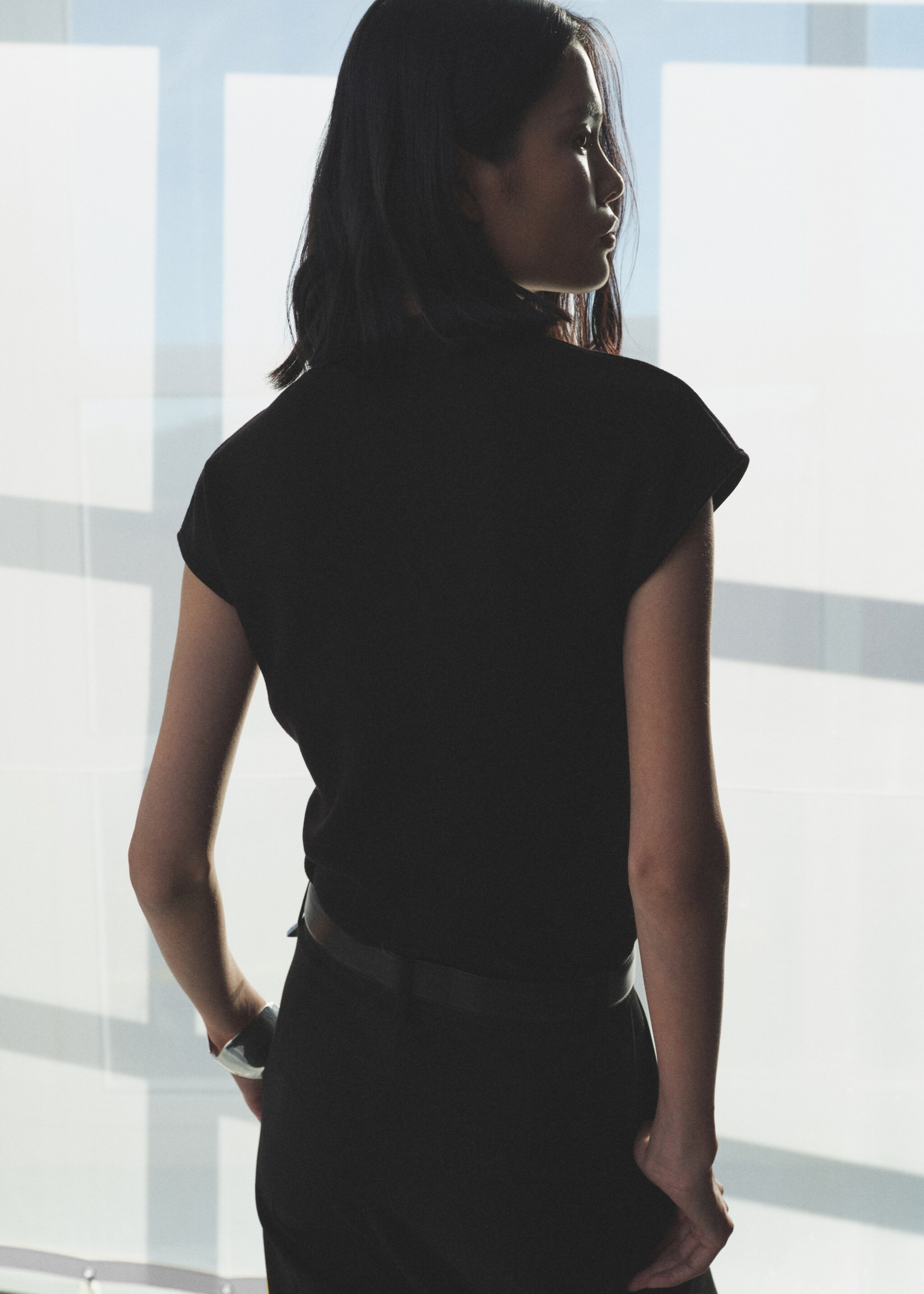 Short-sleeved fine-knit sweater - Reverse of the article, Black. Ref: 87014091-00.