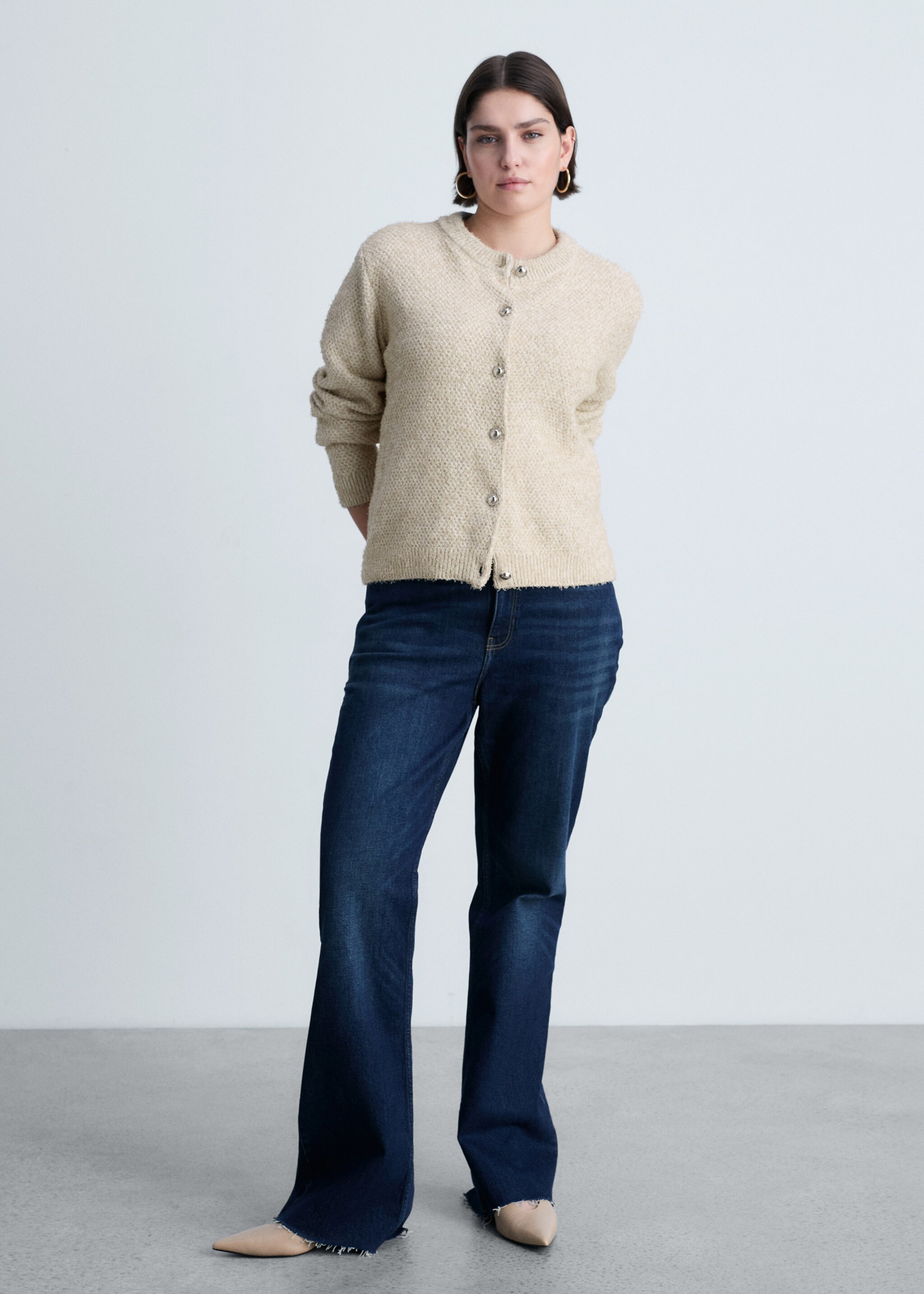 Grobstrickjacke mit Knöpfen - Detail des Artikels 3, Beige. Ref: 87014093-00.