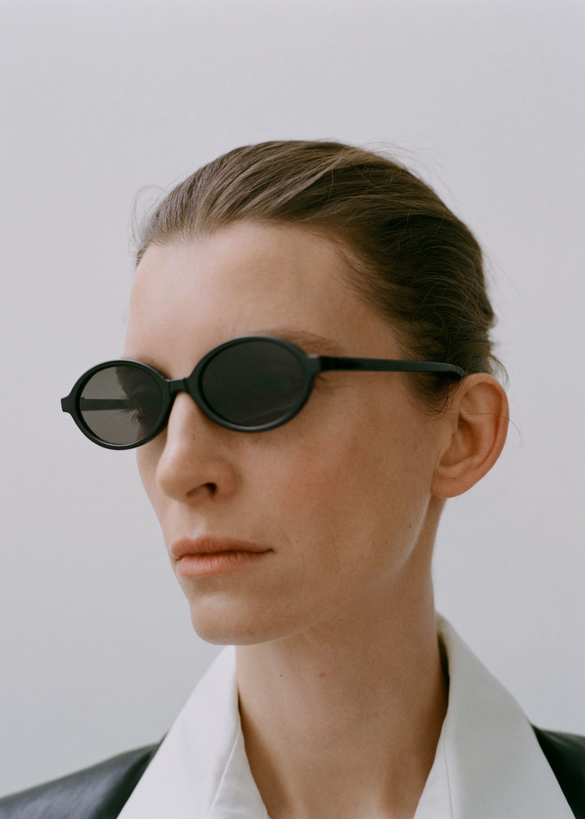 Oval sunglasses - Details of the article 6, Black. Ref: 87014389-00.