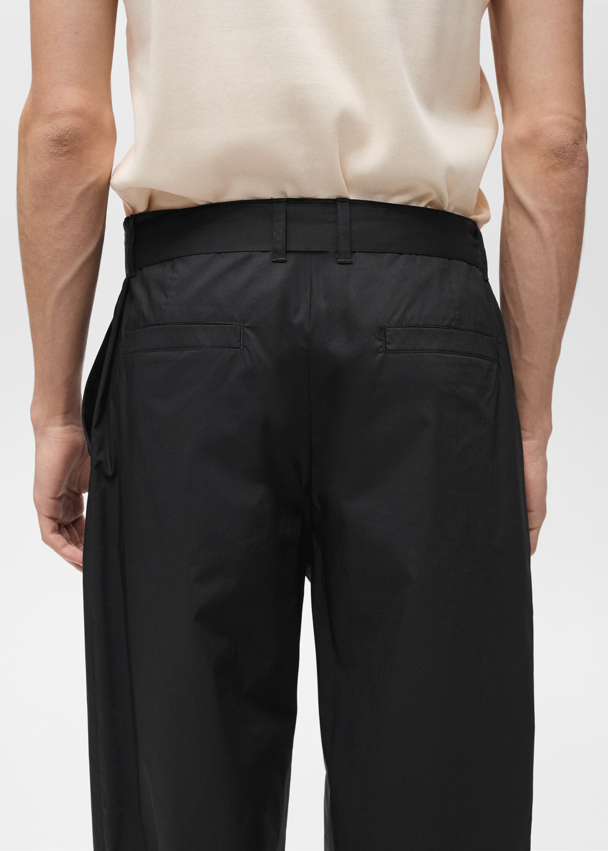 Relaxed-fit technical trousers - Details of the article 6, Black. Ref: 87014398-00.