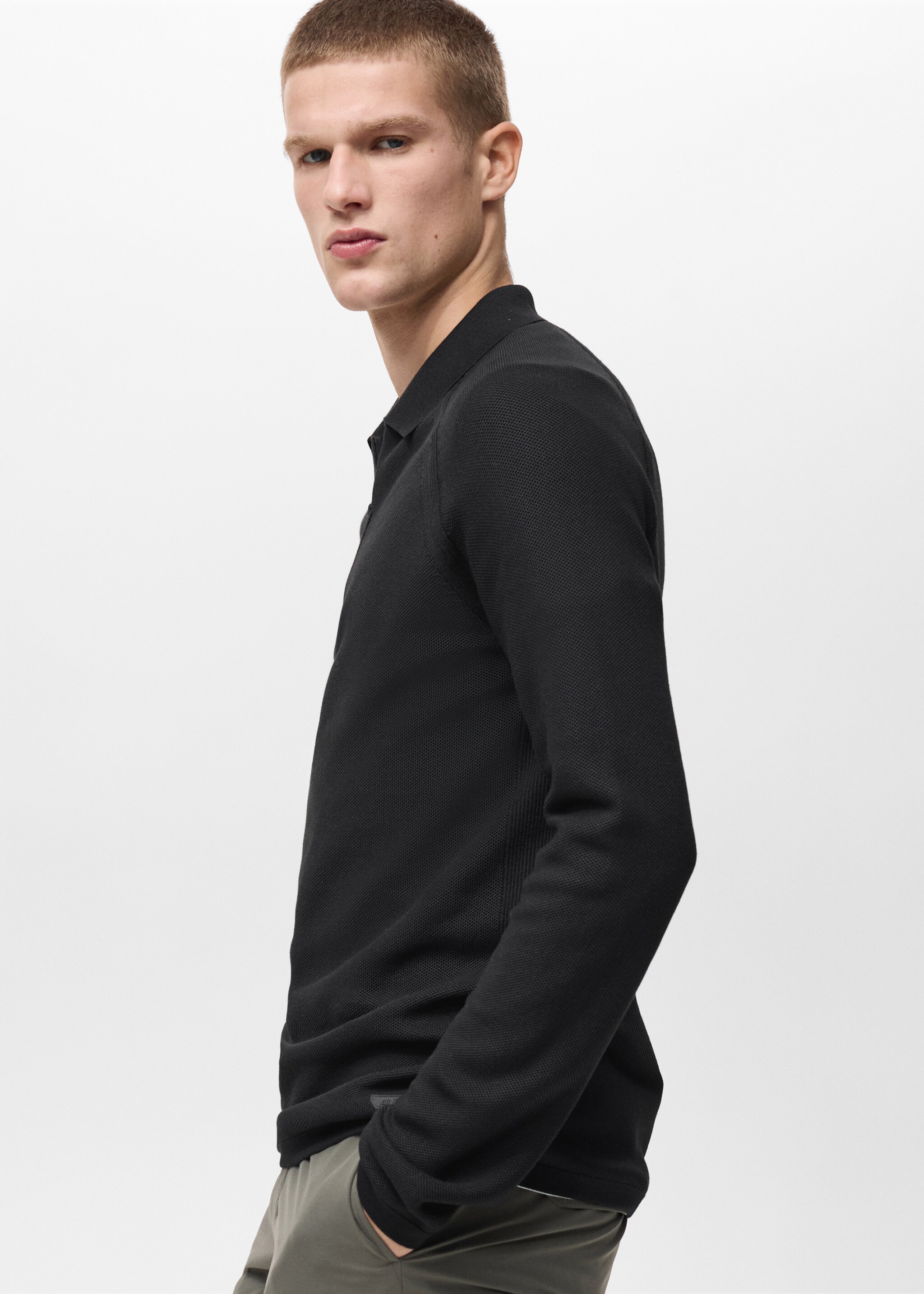 Strukturiertes Poloshirt mit COOLMAX®-Technologie - Detail des Artikels 2, Schwarz. Ref: 87014413-00.