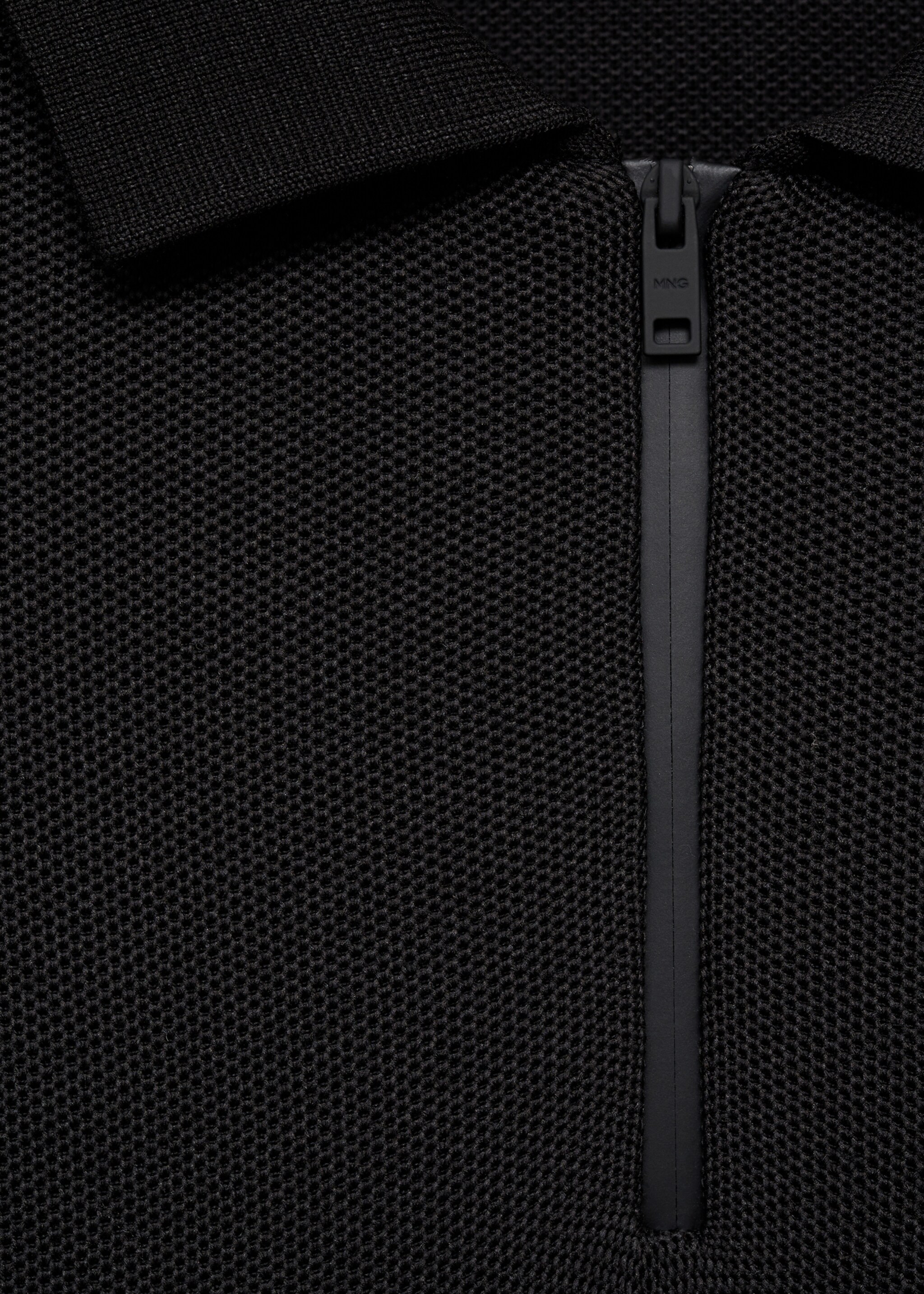 Strukturiertes Poloshirt mit COOLMAX®-Technologie - Detail des Artikels 8, Schwarz. Ref: 87014413-00.