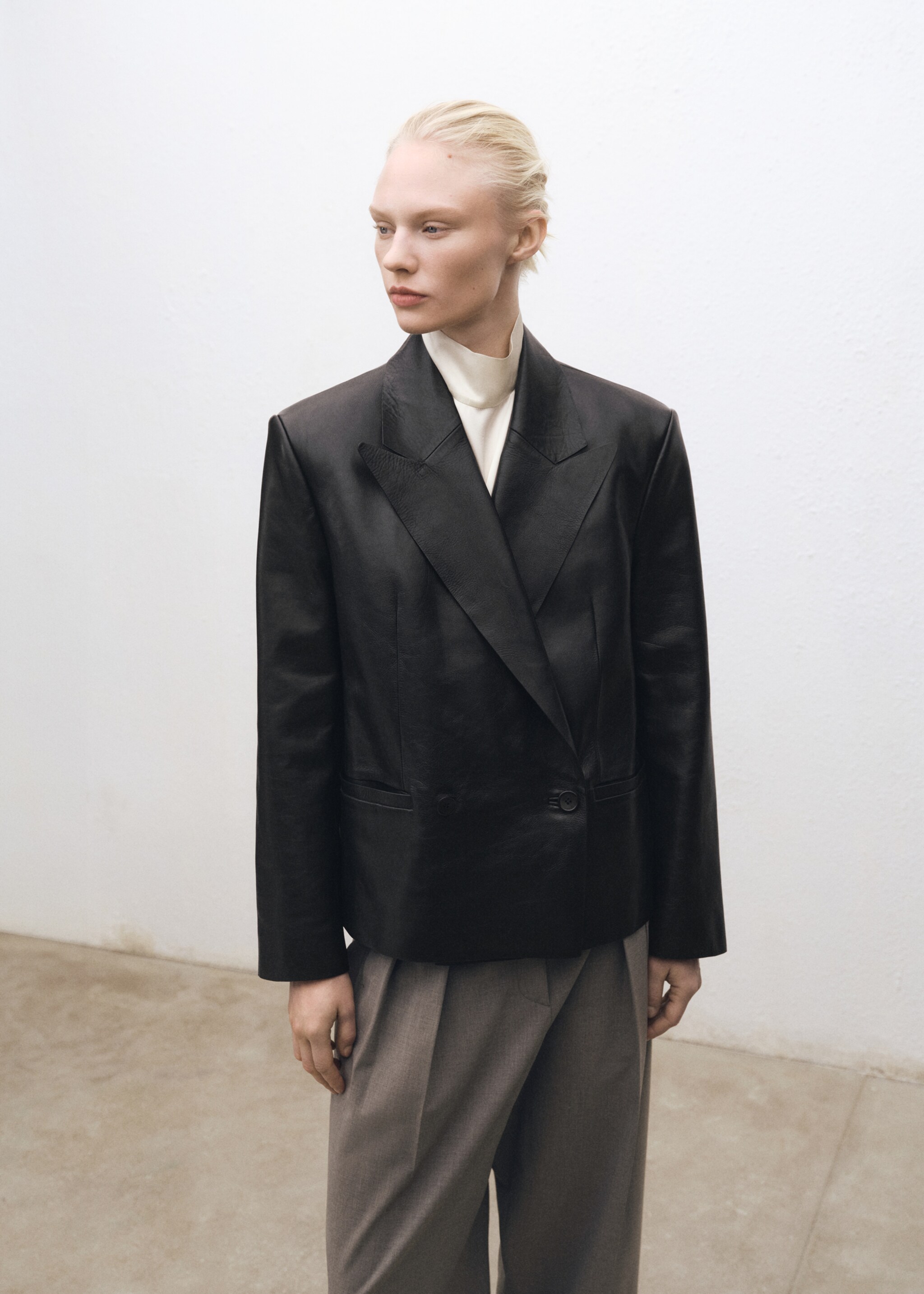 Blazer cuir double boutonnage - Plan moyen, Noir. Ref: 87014419-00.