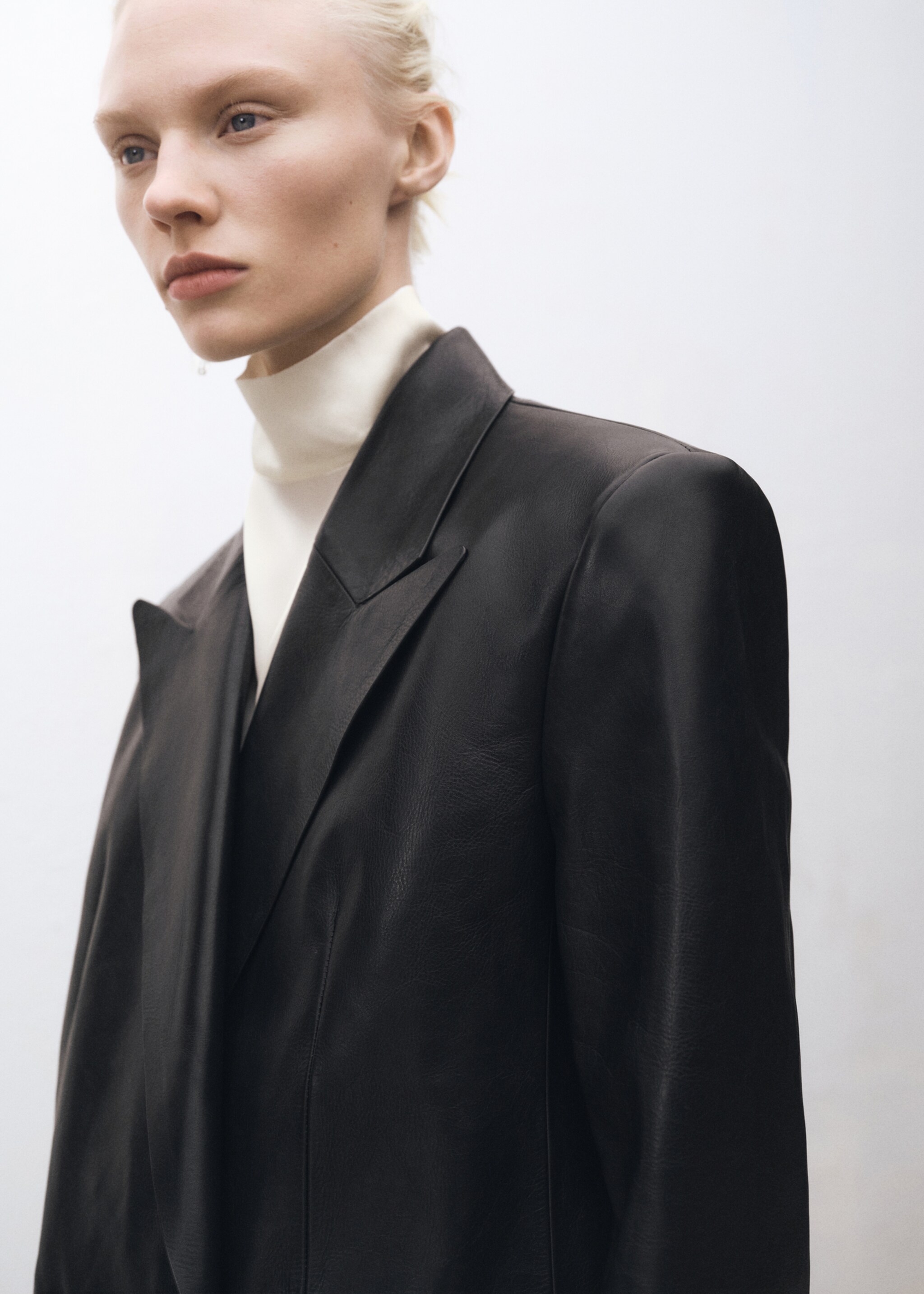 Blazer cuir double boutonnage - Détail de l'article 1, Noir. Ref: 87014419-00.