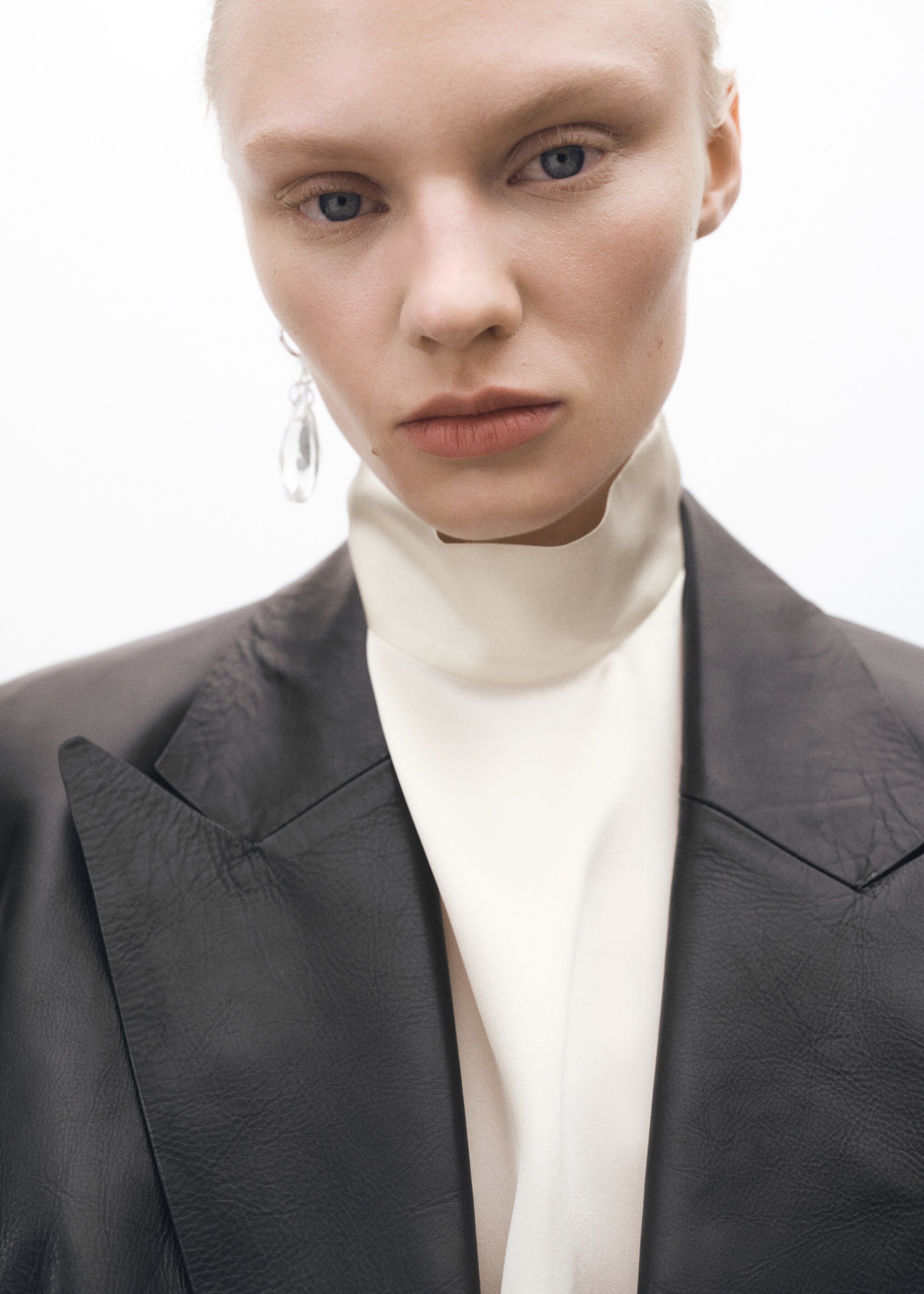 Blazer cuir double boutonnage - Détail de l'article 2, Noir. Ref: 87014419-00.