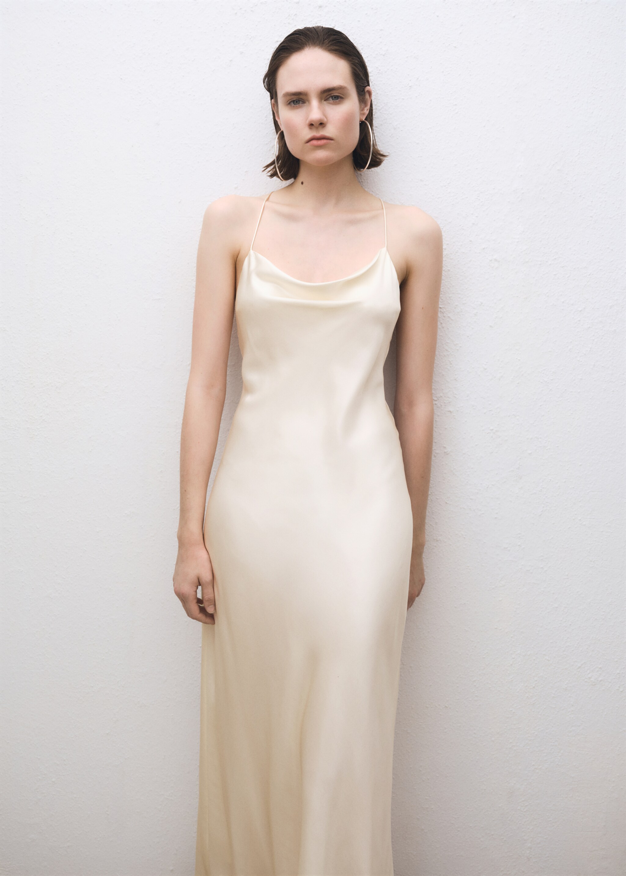 Seidenkleid mit drapiertem Ausschnitt - Mittlere Ansicht, Cremeweiß. Ref: 87014420-00.