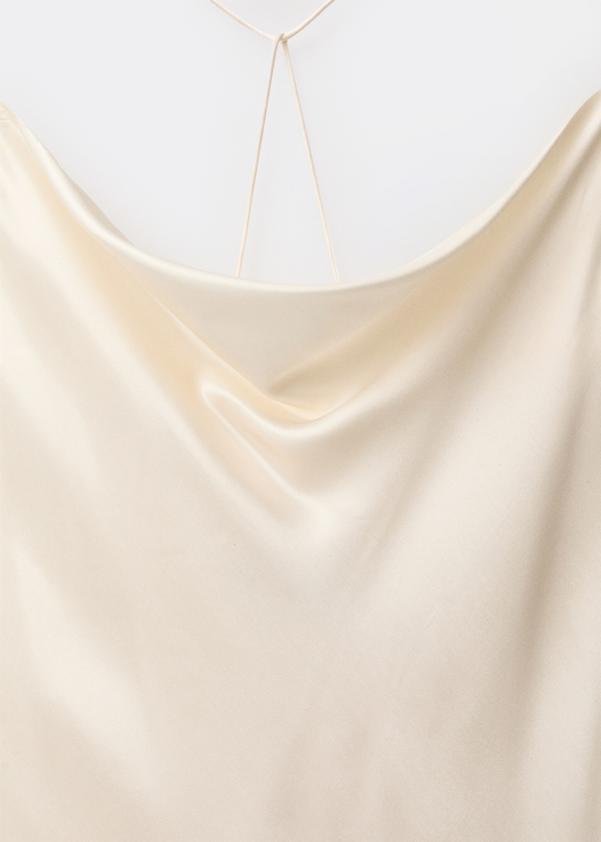 Seidenkleid mit drapiertem Ausschnitt - Detail des Artikels 8, Cremeweiß. Ref: 87014420-00.