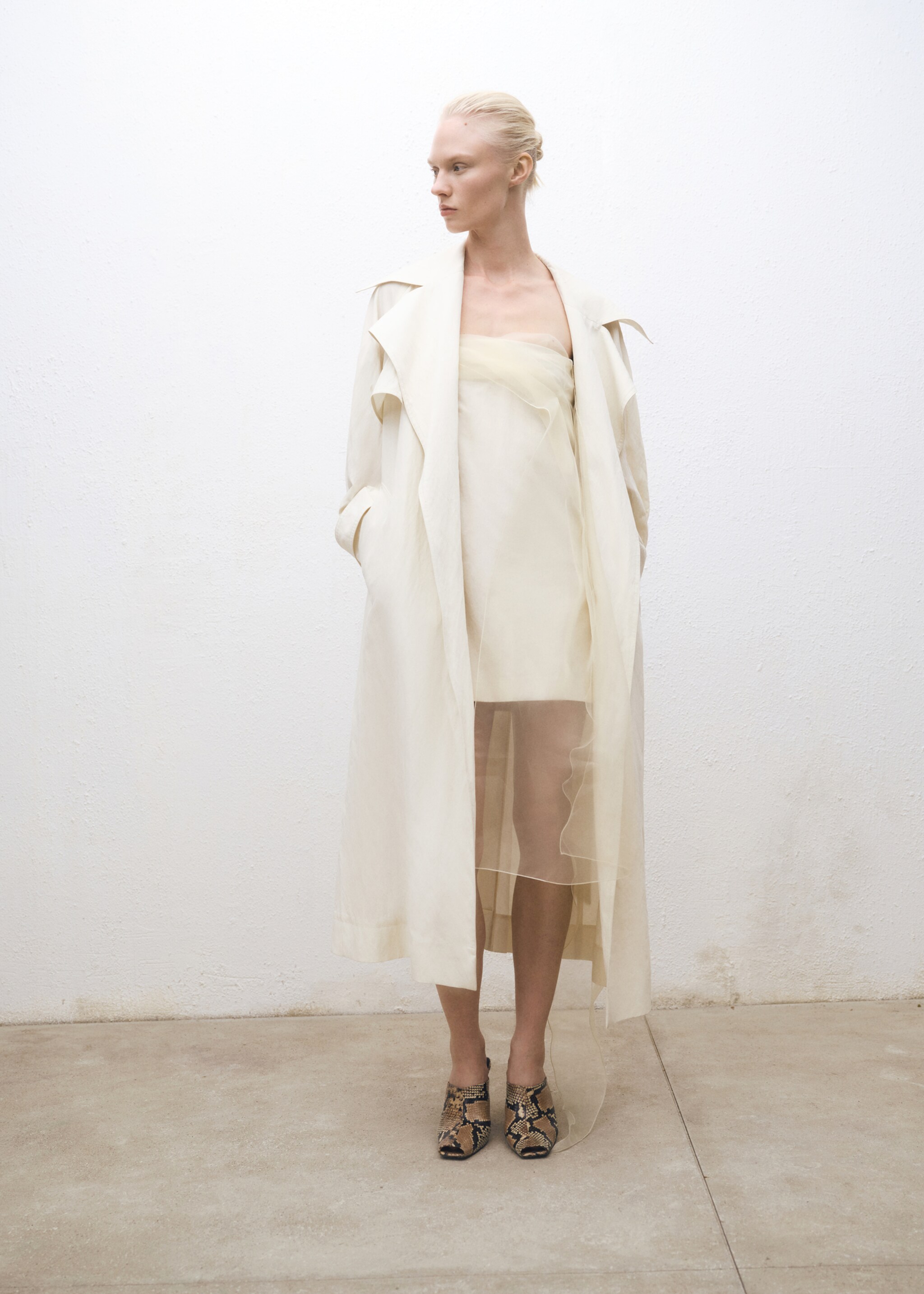 Vestido corto combinado gasa - Reverso del artículo, Crudo. Ref: 87014425-00.