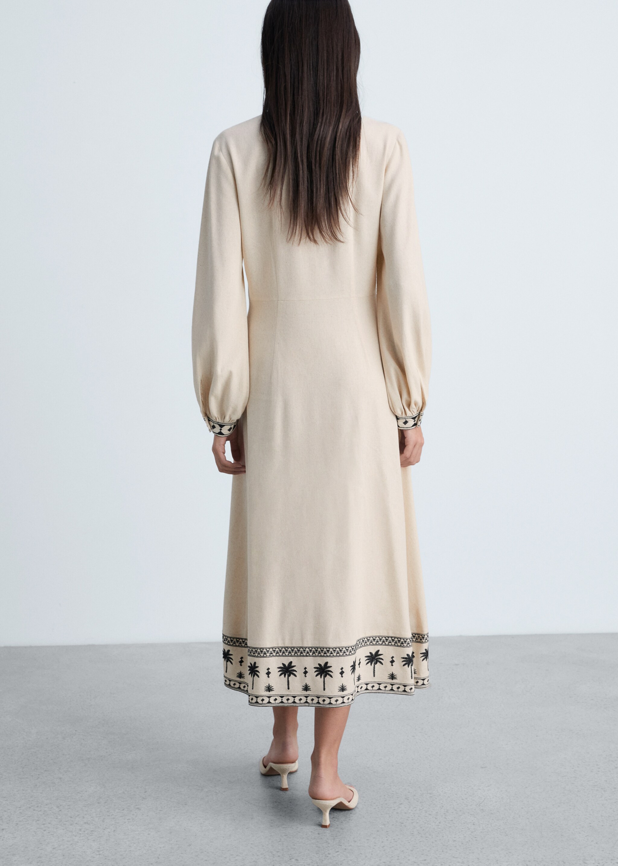 Openwork cotton dress - Reverse of the article, Beige. Ref: 87014780-00.