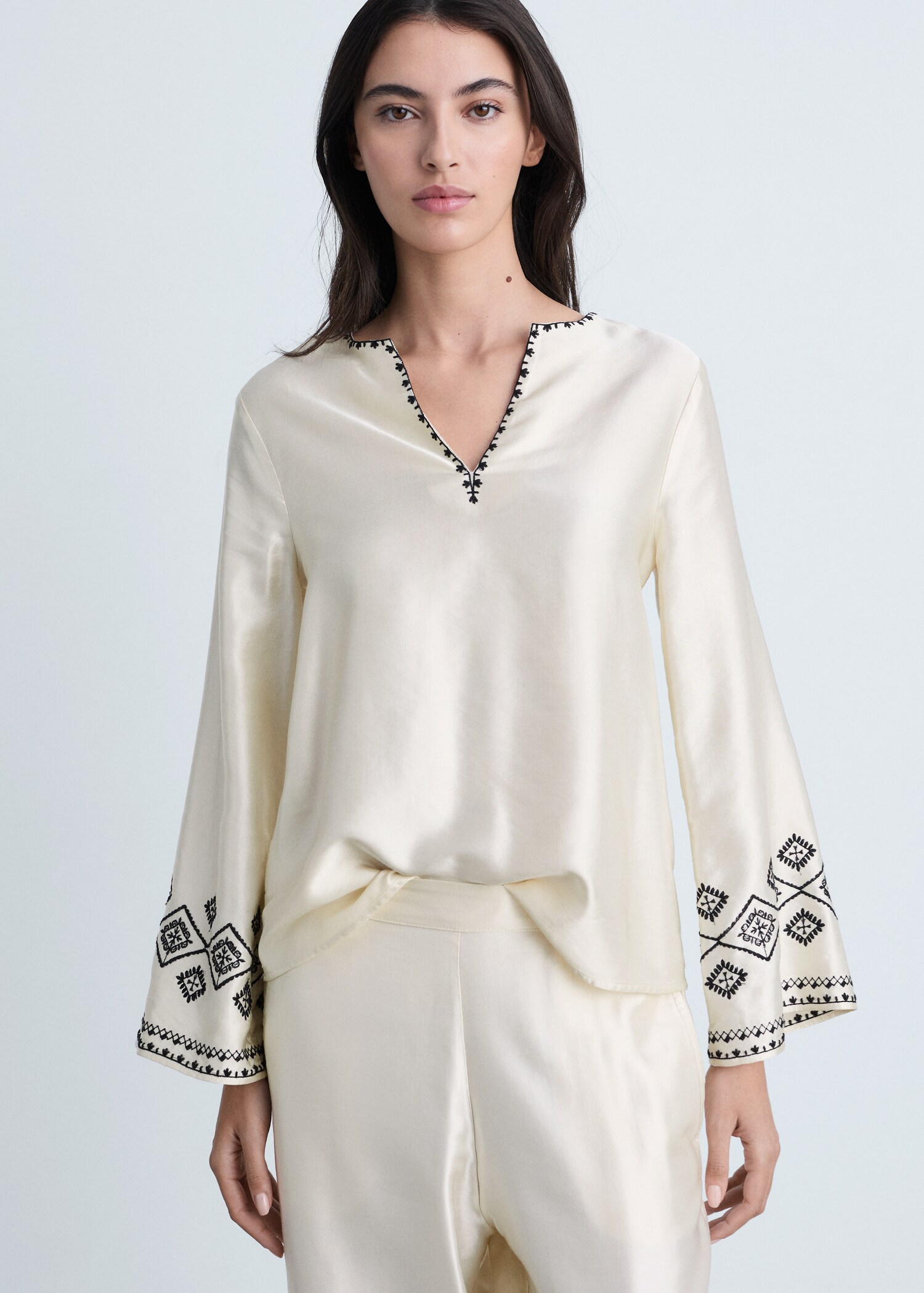 Wideleg-Hose mit besticktem Saum - Detail des Artikels 1