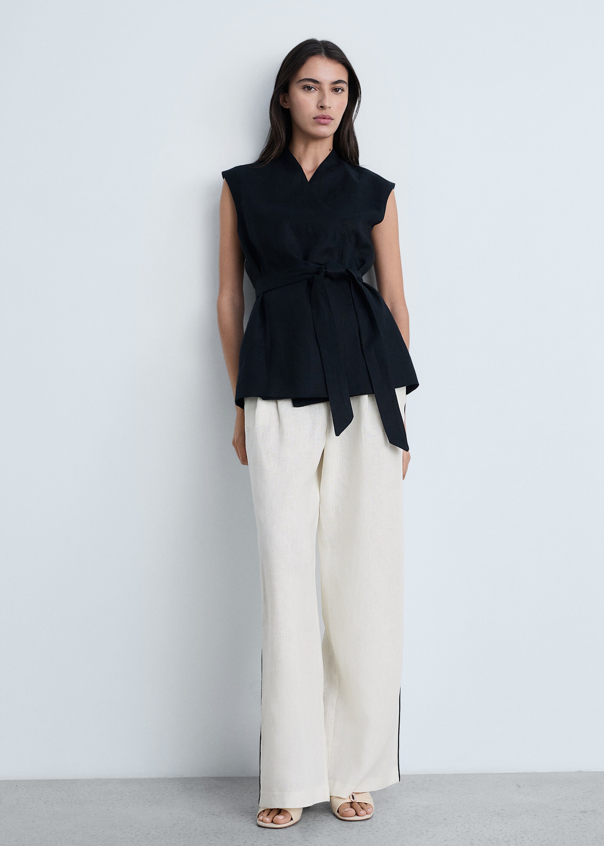 Contrast-stripe linen trousers - Details of the article 6, Vanilla. Ref: 87014783-00.