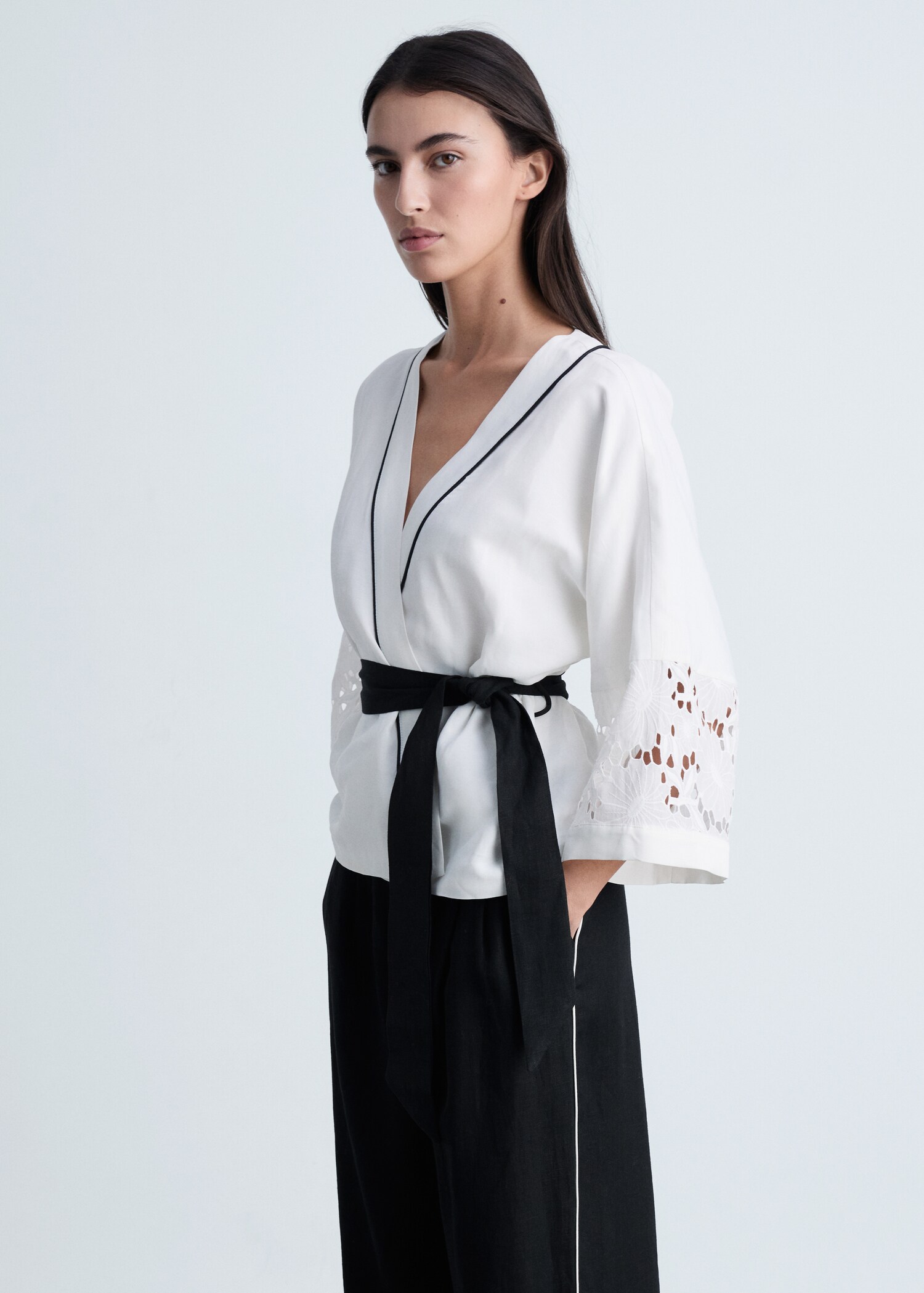 Contrast-stripe linen trousers - Details of the article 1