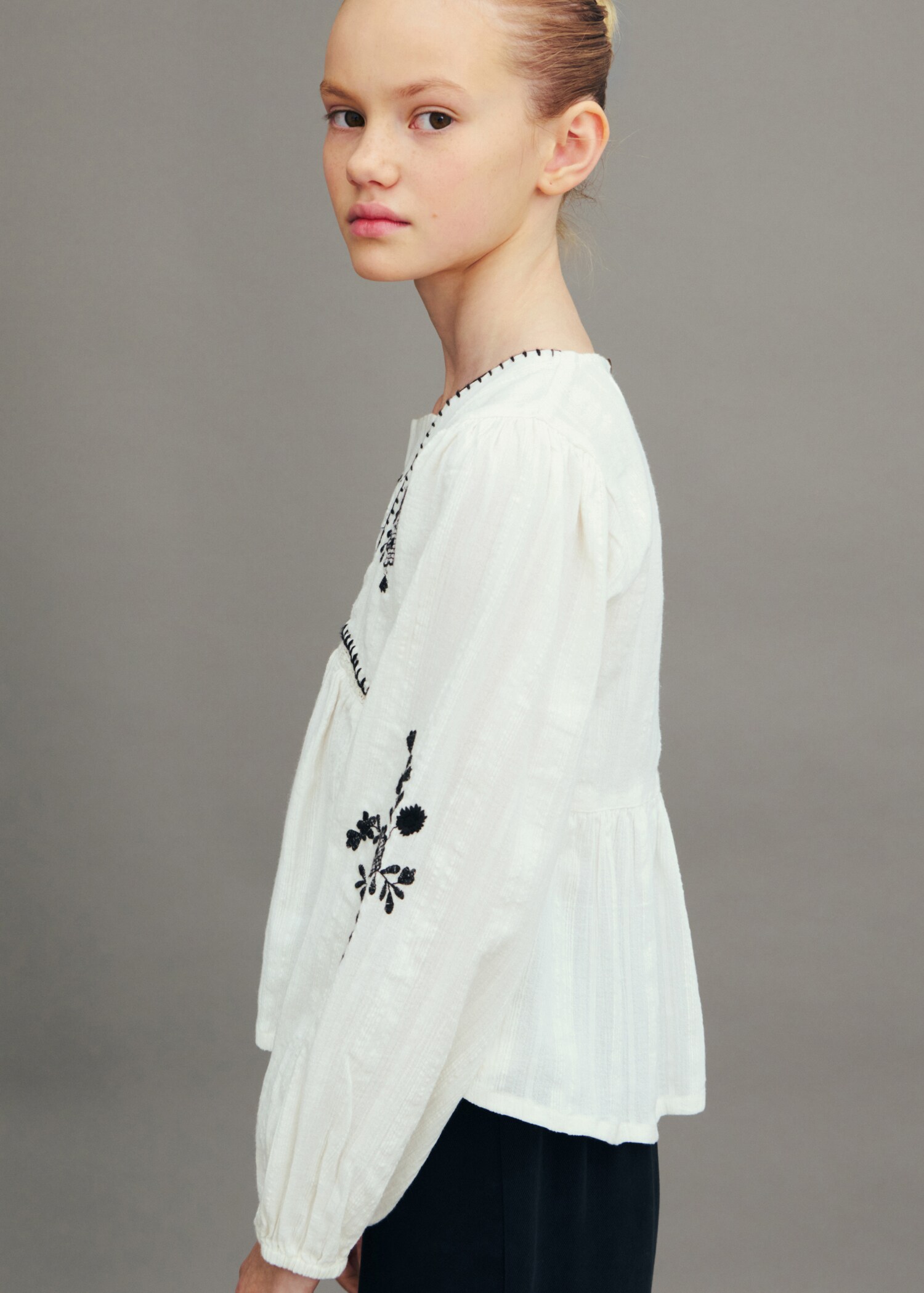 Embroidered details blouse - Details of the article 5