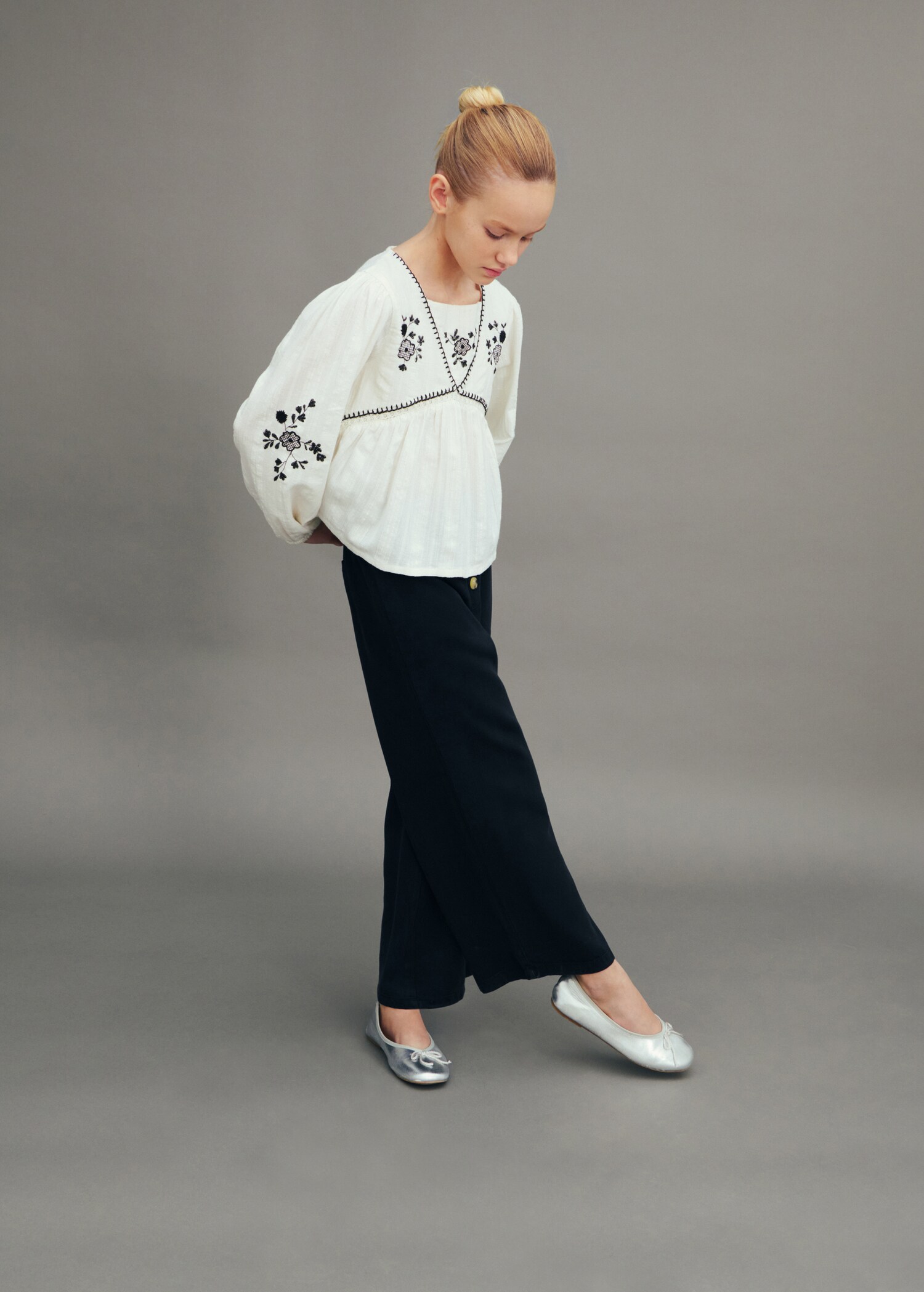 Embroidered details blouse - Details of the article 6