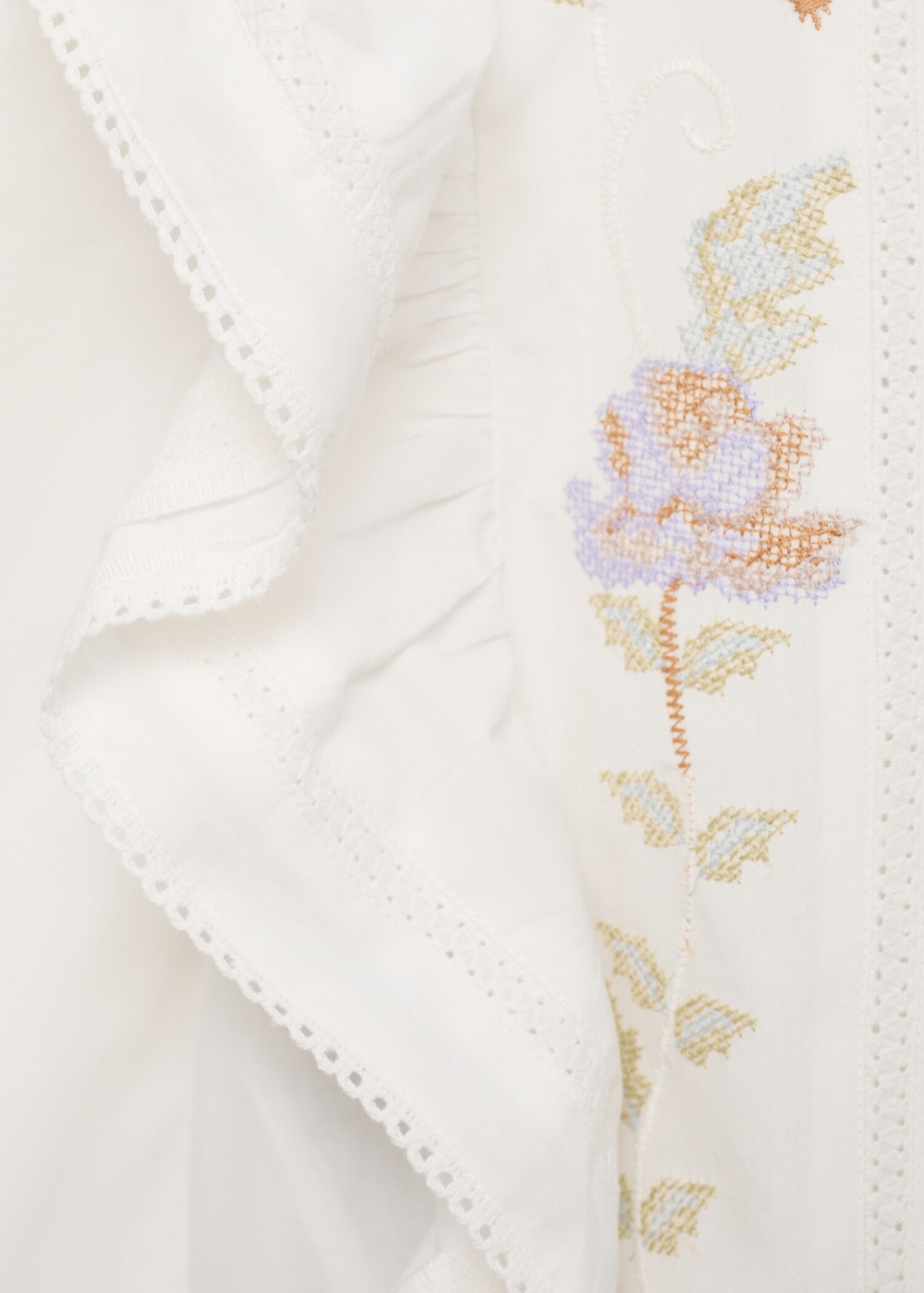 Bluse mit Blumenstickerei - Detail des Artikels 8
