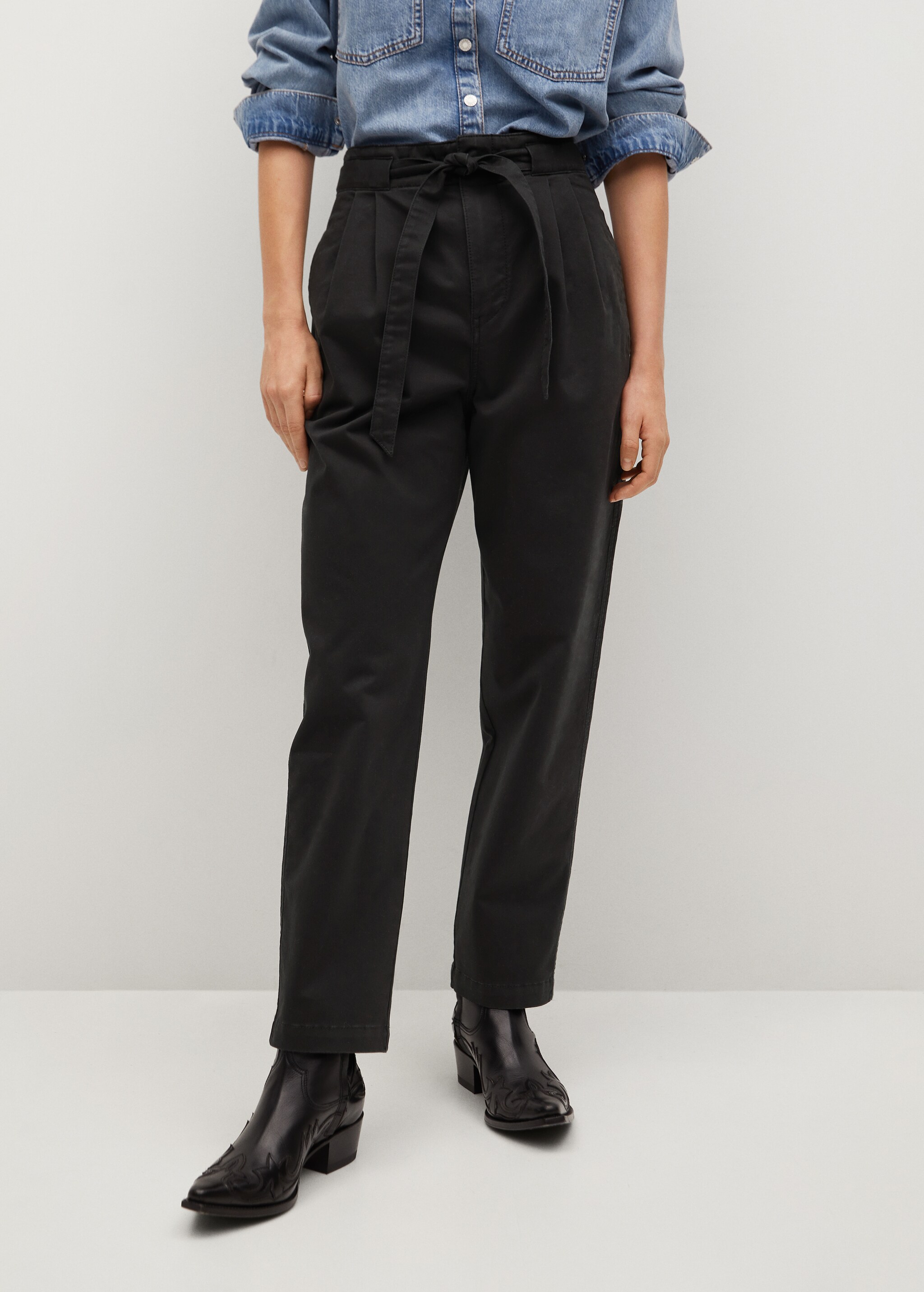 Pantalón pinzas algodón - Plano medio