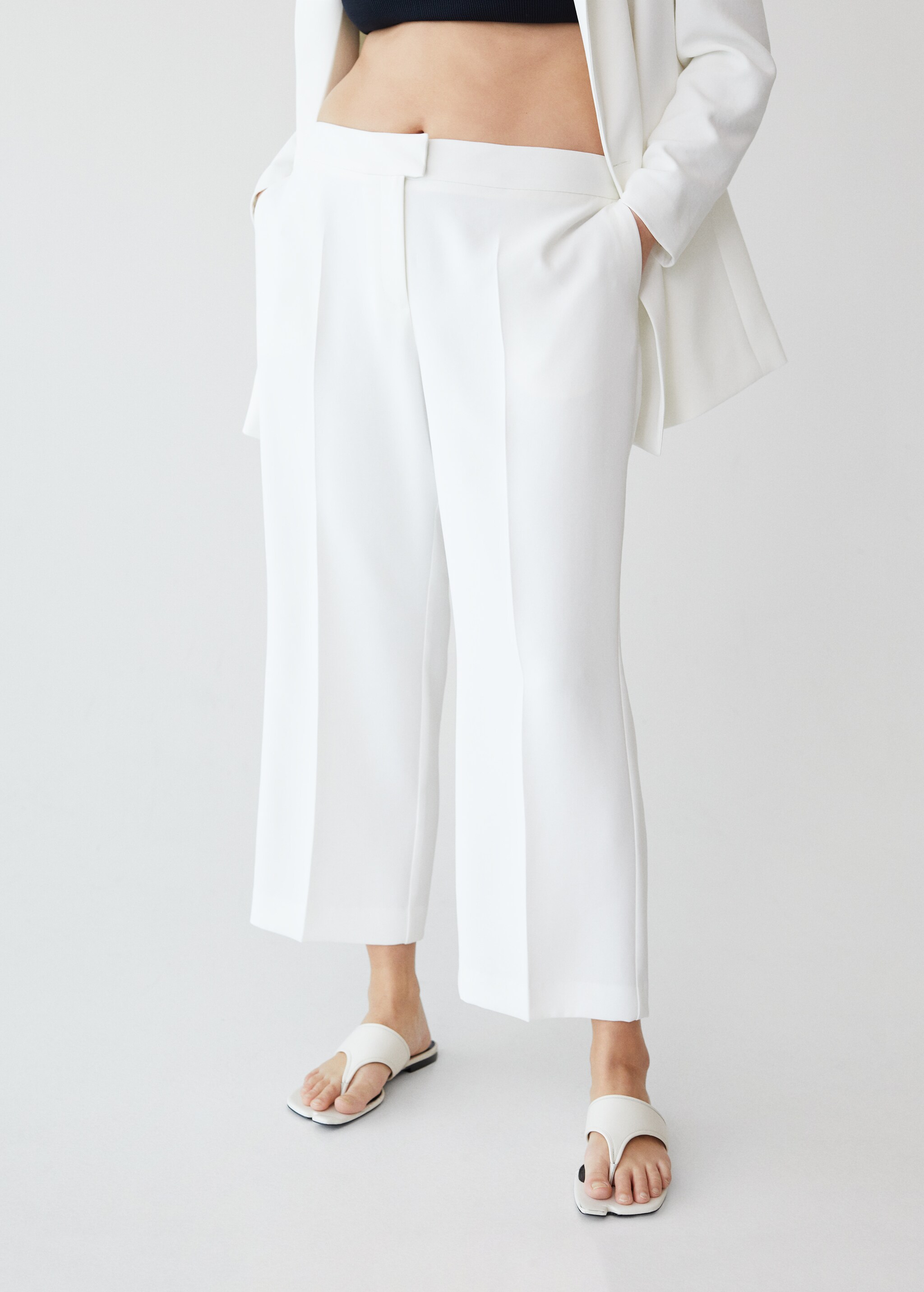 Pantalón traje crop - Plano medio