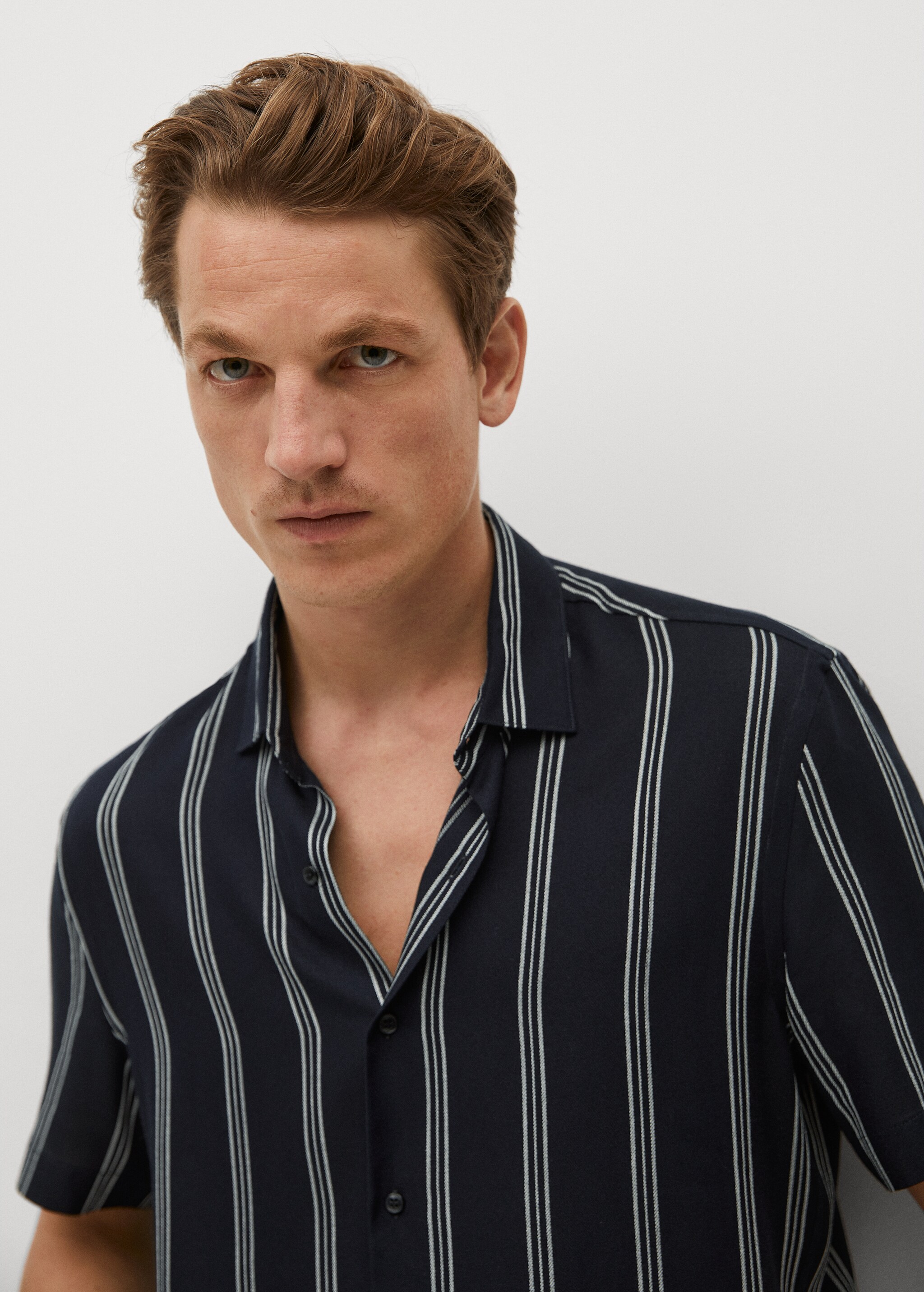 Camisa regular fit fluida rayas - Detalle del artículo 1