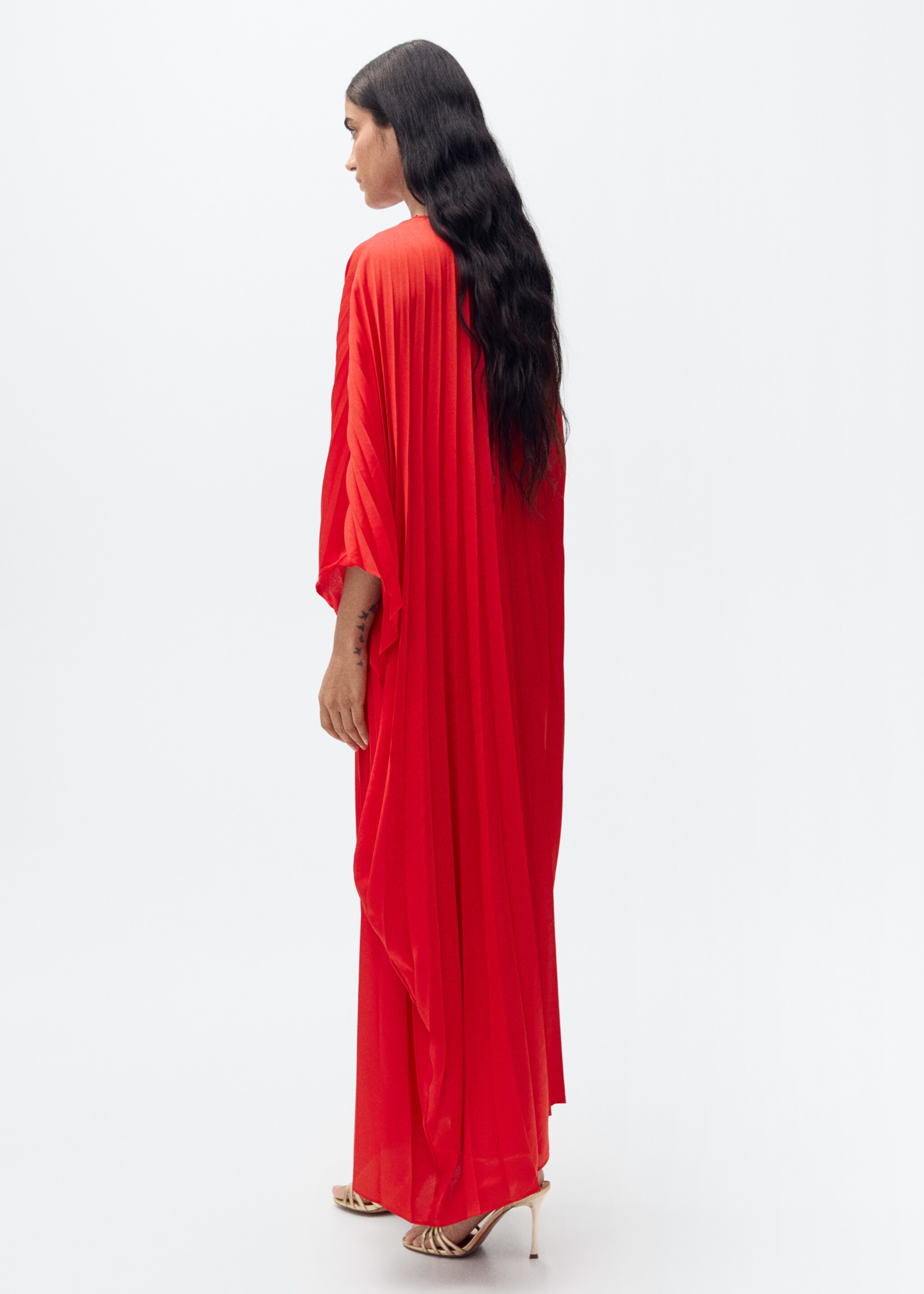 Pleated three-quarter sleeve dress - Reverse of the article, Red. Ref: 87015733-00.