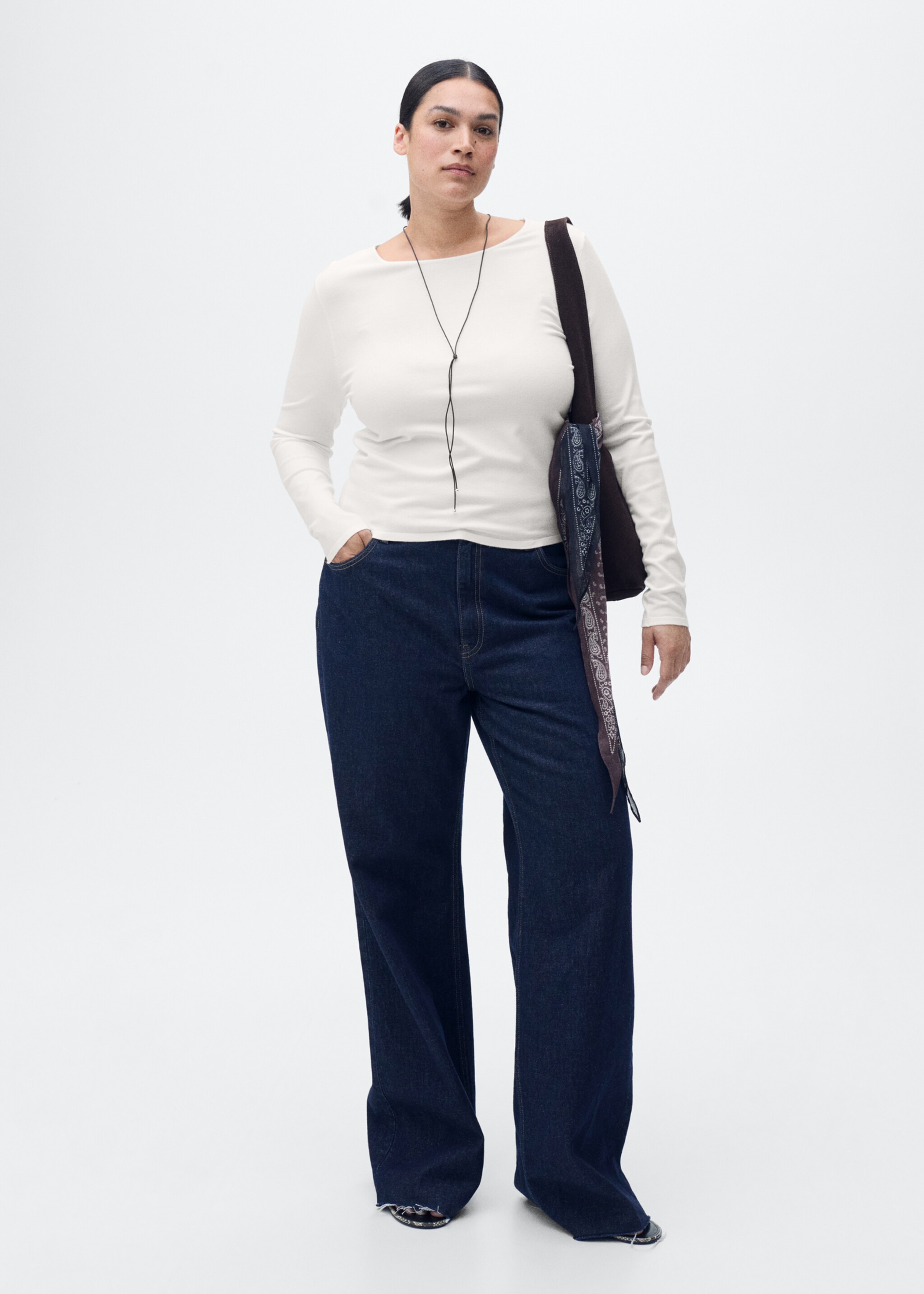 Fine-knit fitted sweater - Details of the article 3, Ecru. Ref: 87015759-00.