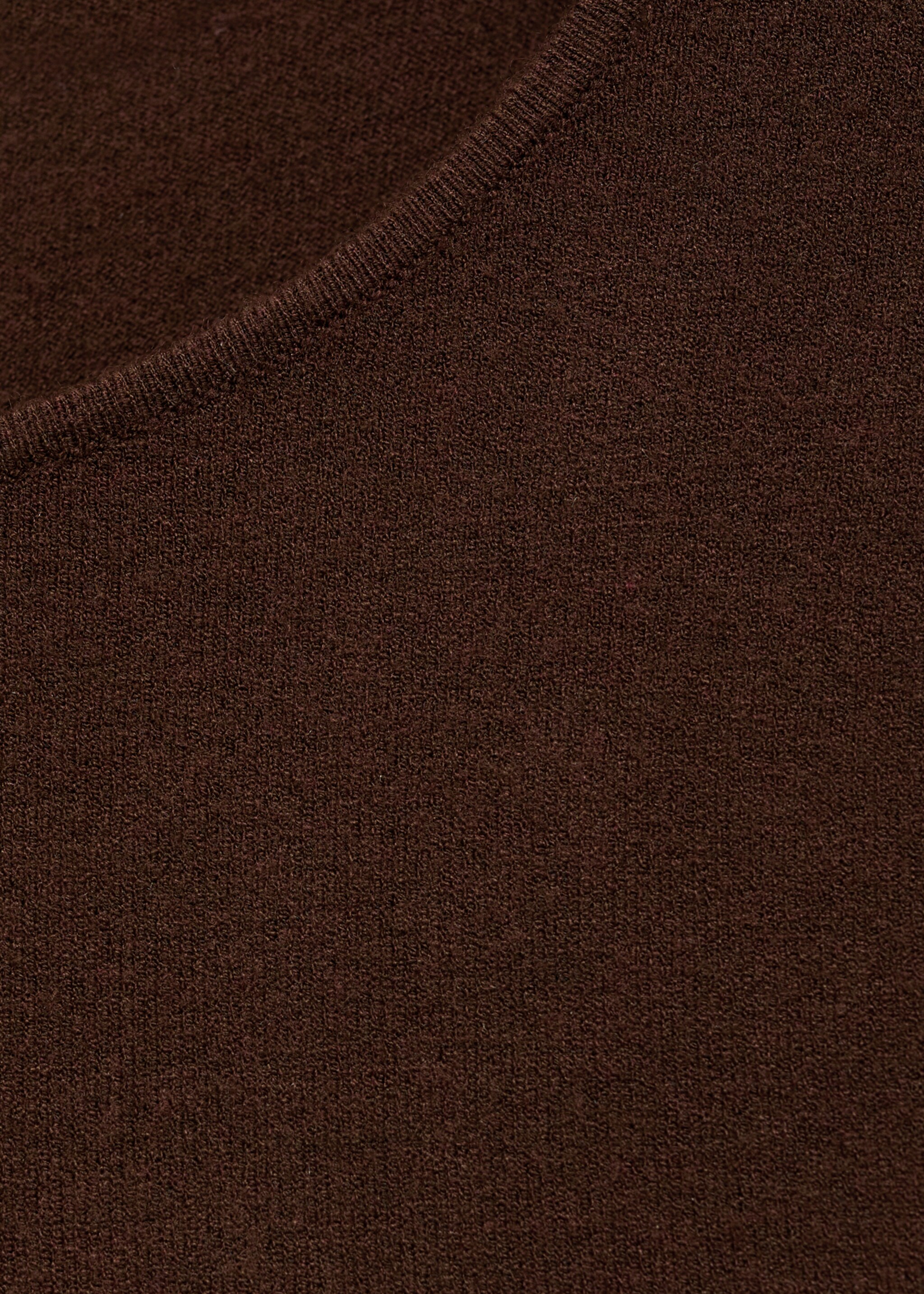 Fine-knit fitted sweater - Details of the article 8, Chocolate. Ref: 87015759-00.