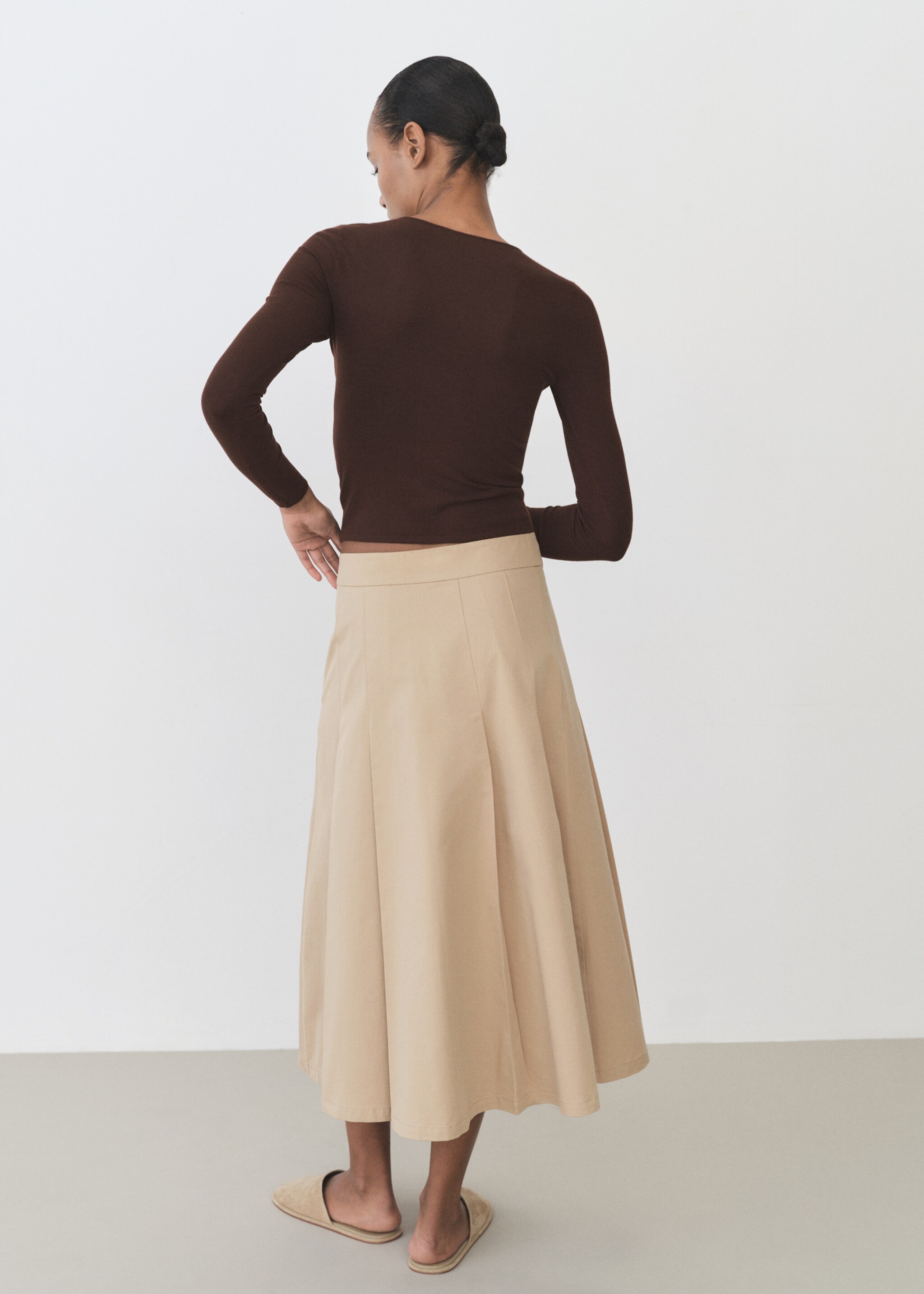 Fine-knit fitted sweater - Reverse of the article, Chocolate. Ref: 87015759-00.