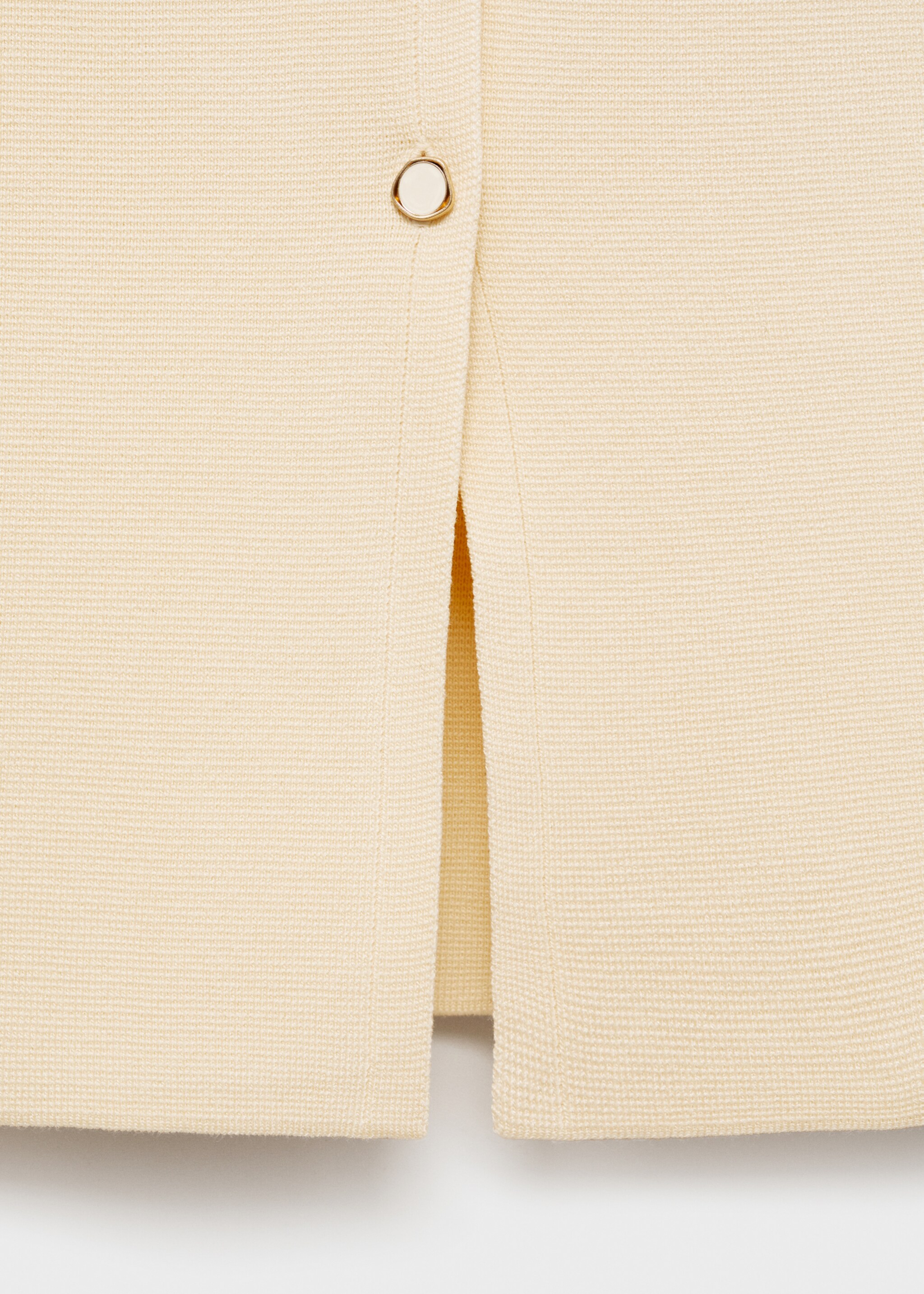 Fine-knit waistcoat with buttons - Details of the article 8, Ecru. Ref: 87015764-00.