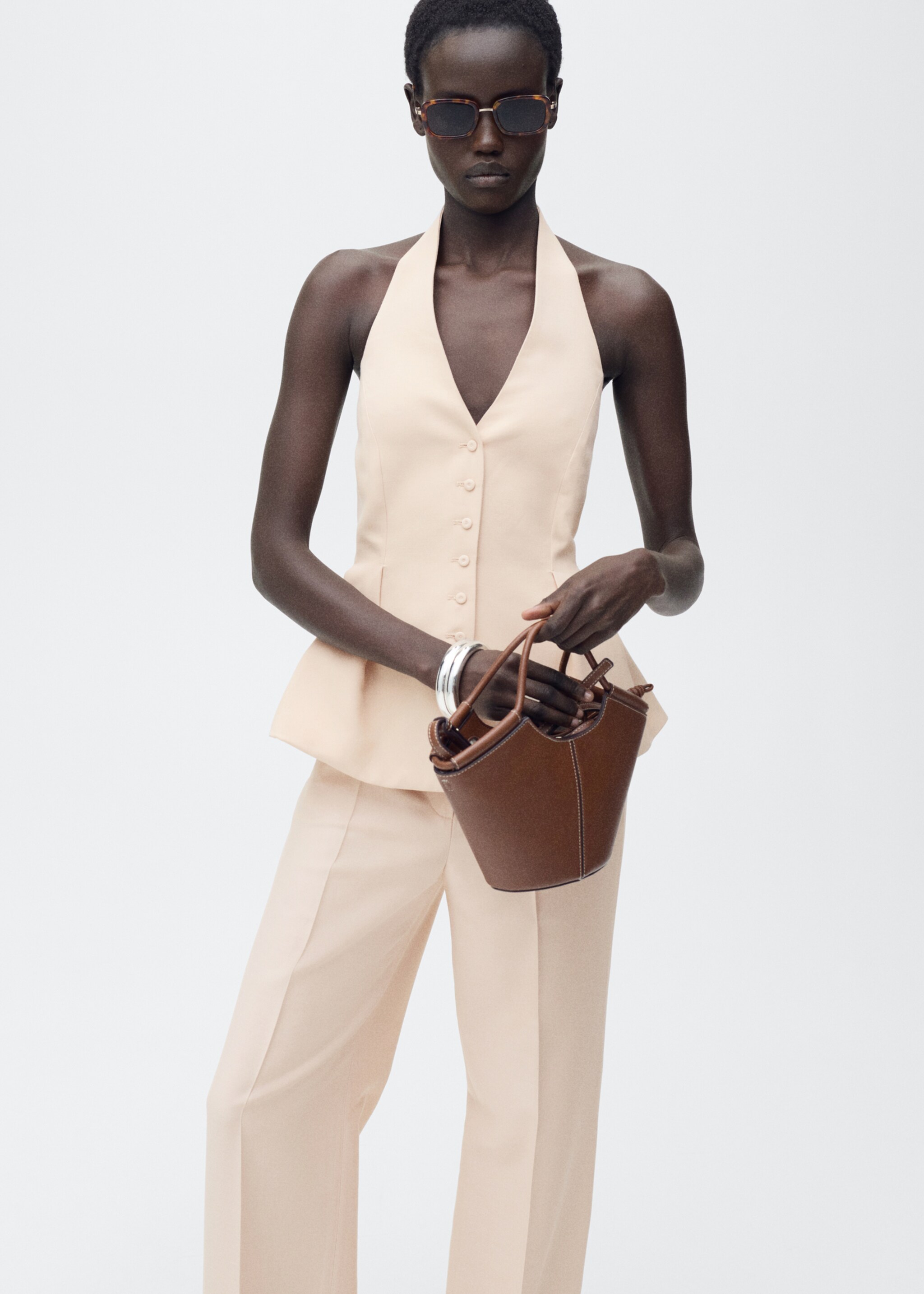 Rovné kalhoty k obleku - Náhled ve středové rovině, Nude. Ref: 87015771-00.