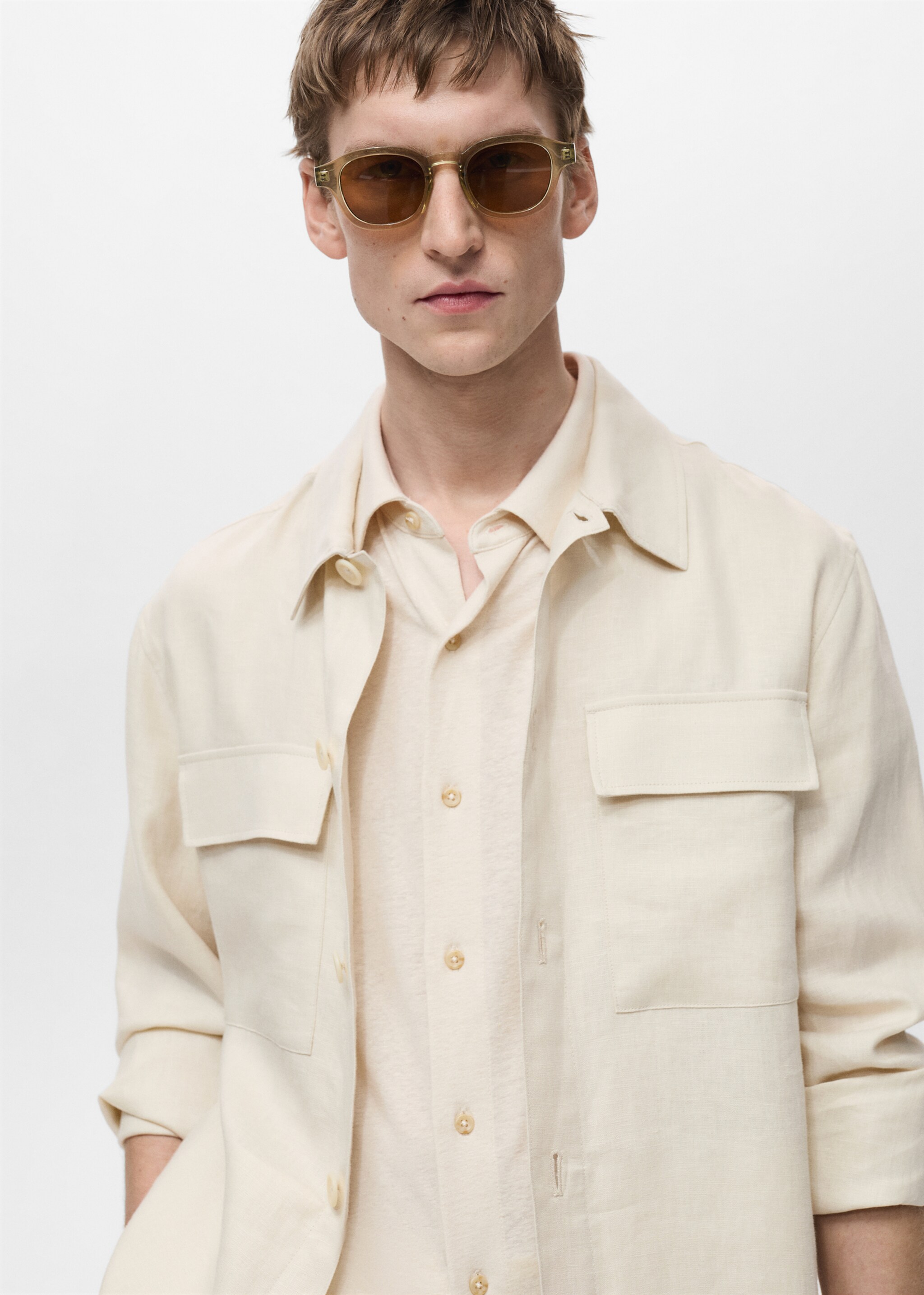 100% linen overshirt with pockets - Details of the article 1, Ivory White. Ref: 87015922-00.
