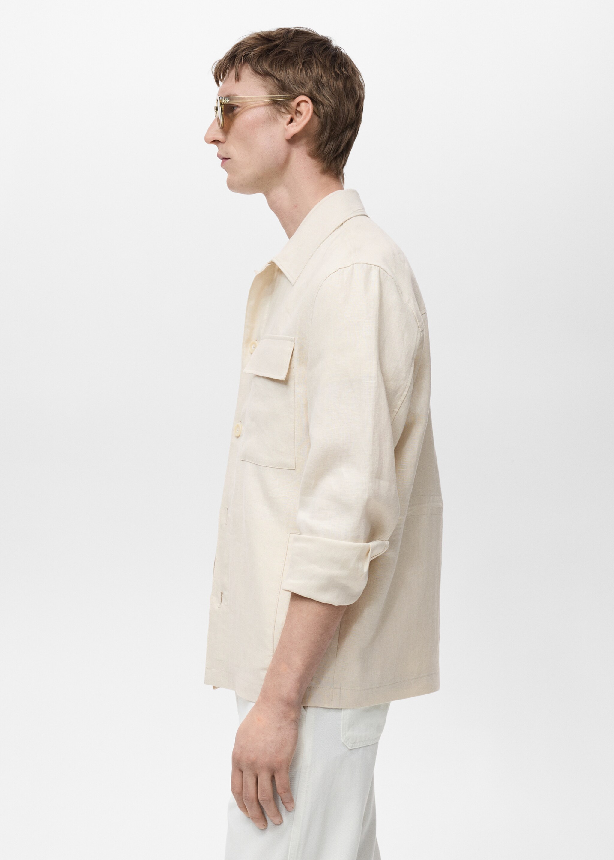 100% linen overshirt with pockets - Details of the article 2, Ivory White. Ref: 87015922-00.