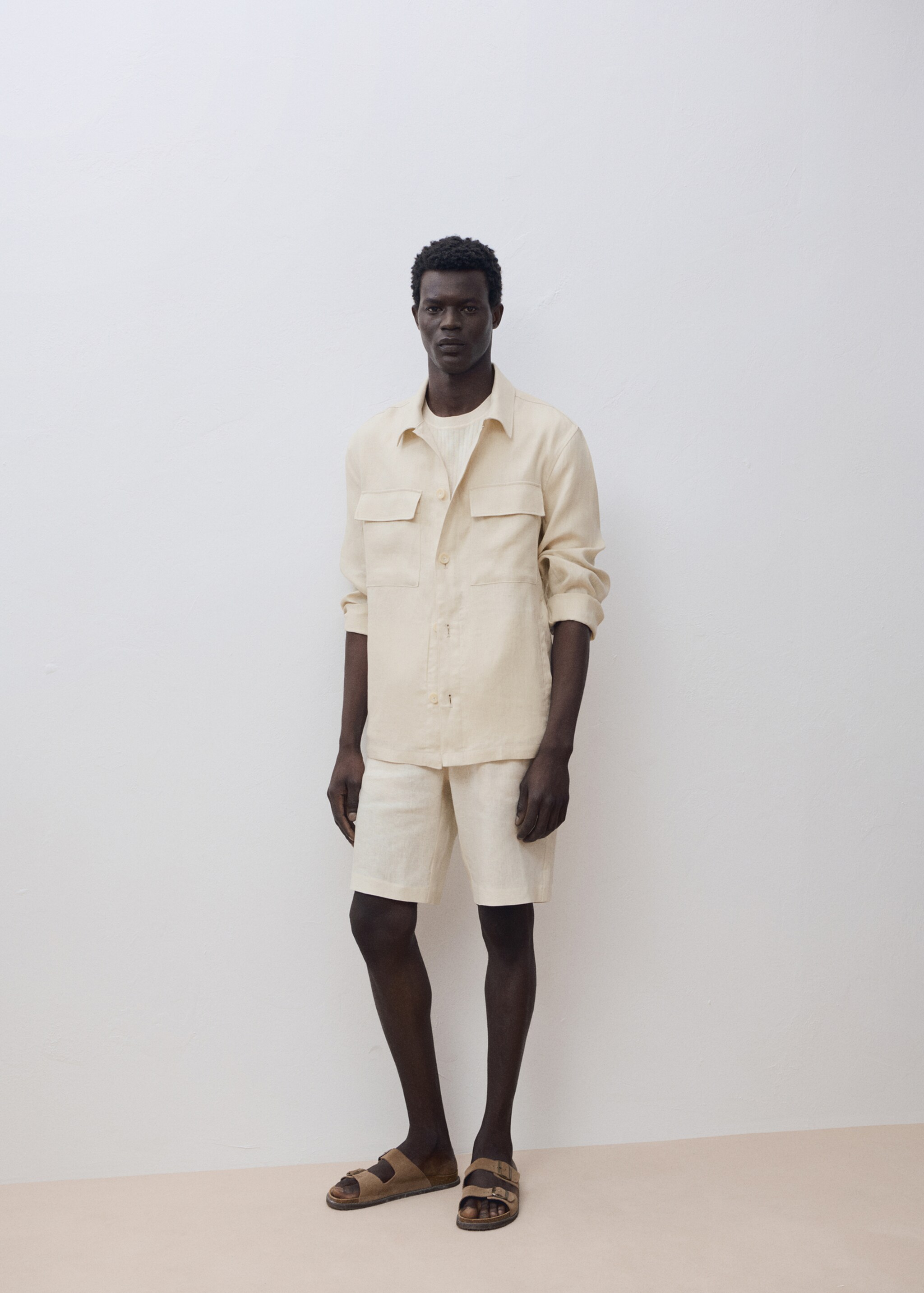 100% linen overshirt with pockets - Details of the article 3, Ivory White. Ref: 87015922-00.