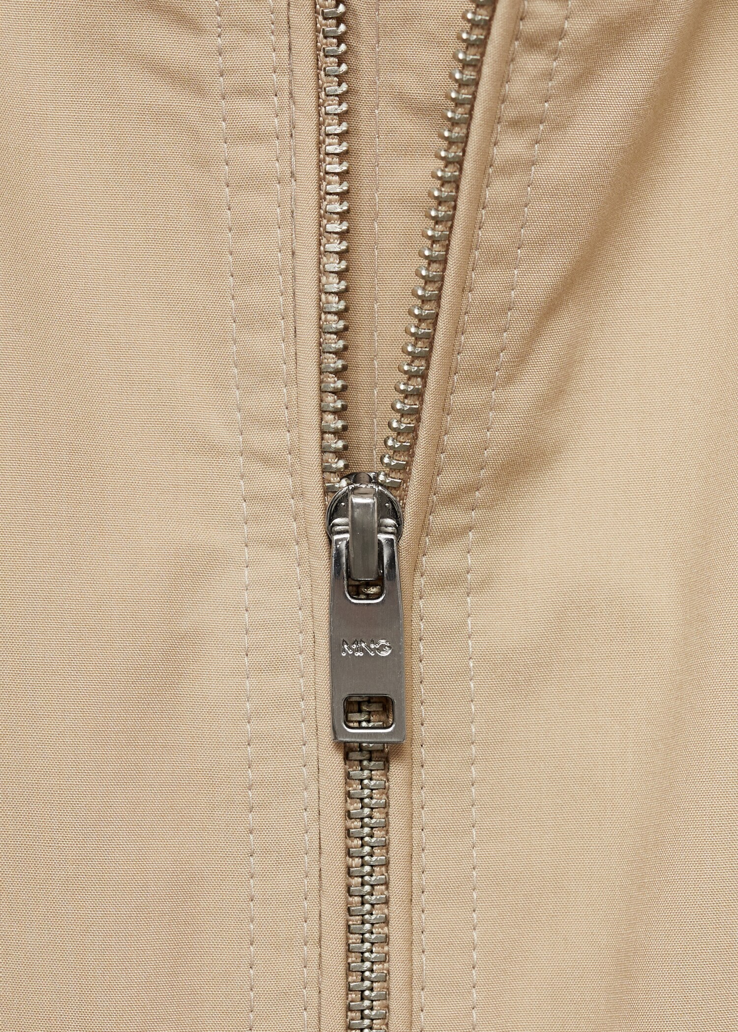 Leichte Jacke mit Schornsteinkragen - Detail des Artikels 8