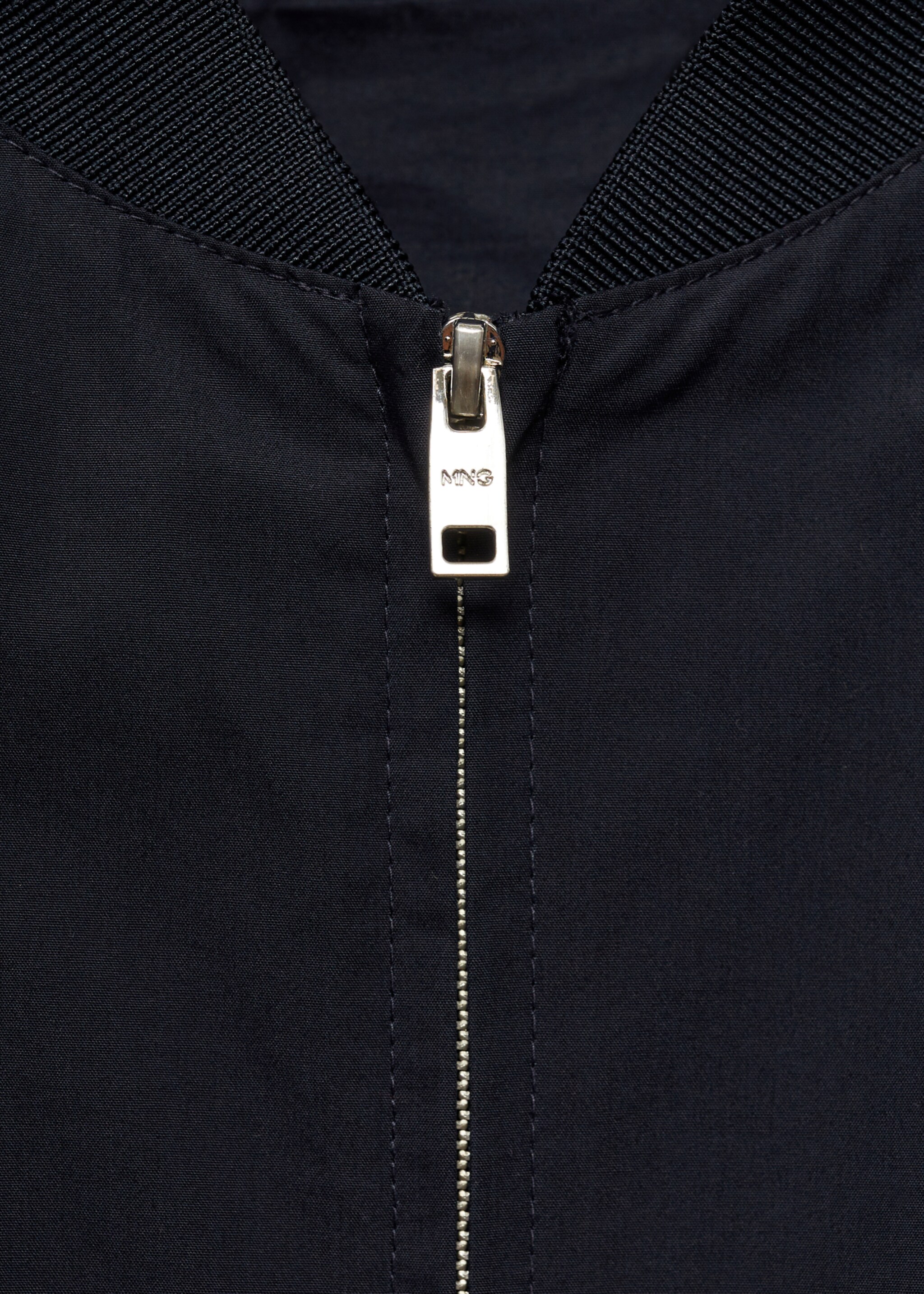 Bomberjacke aus 100 % Baumwolle - Detail des Artikels 8, Dunkles Marineblau. Ref: 87015925-00.