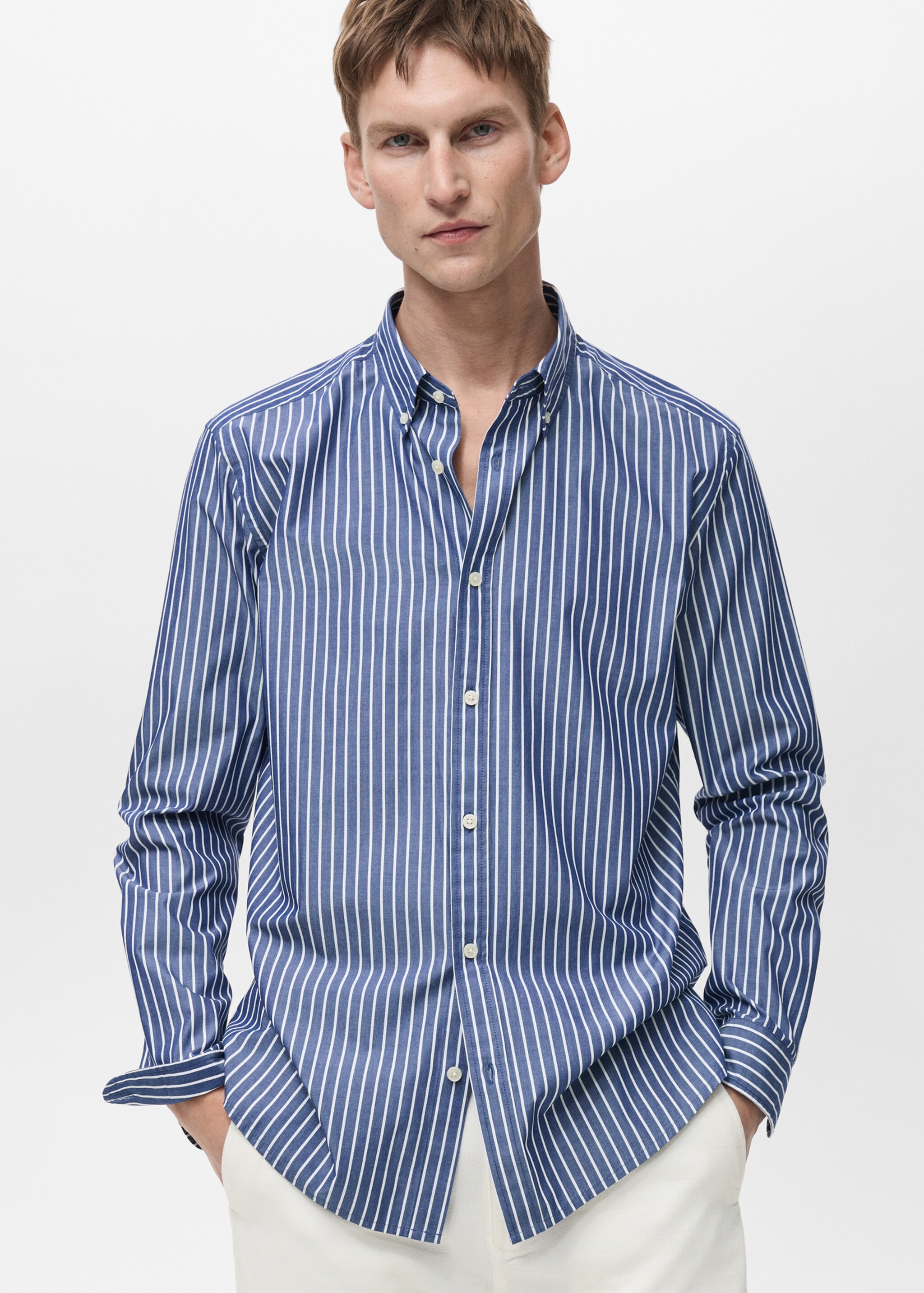 Chemise 100 % coton regular-fit - Plan moyen, Bleu marine foncé. Ref: 87015943-00.
