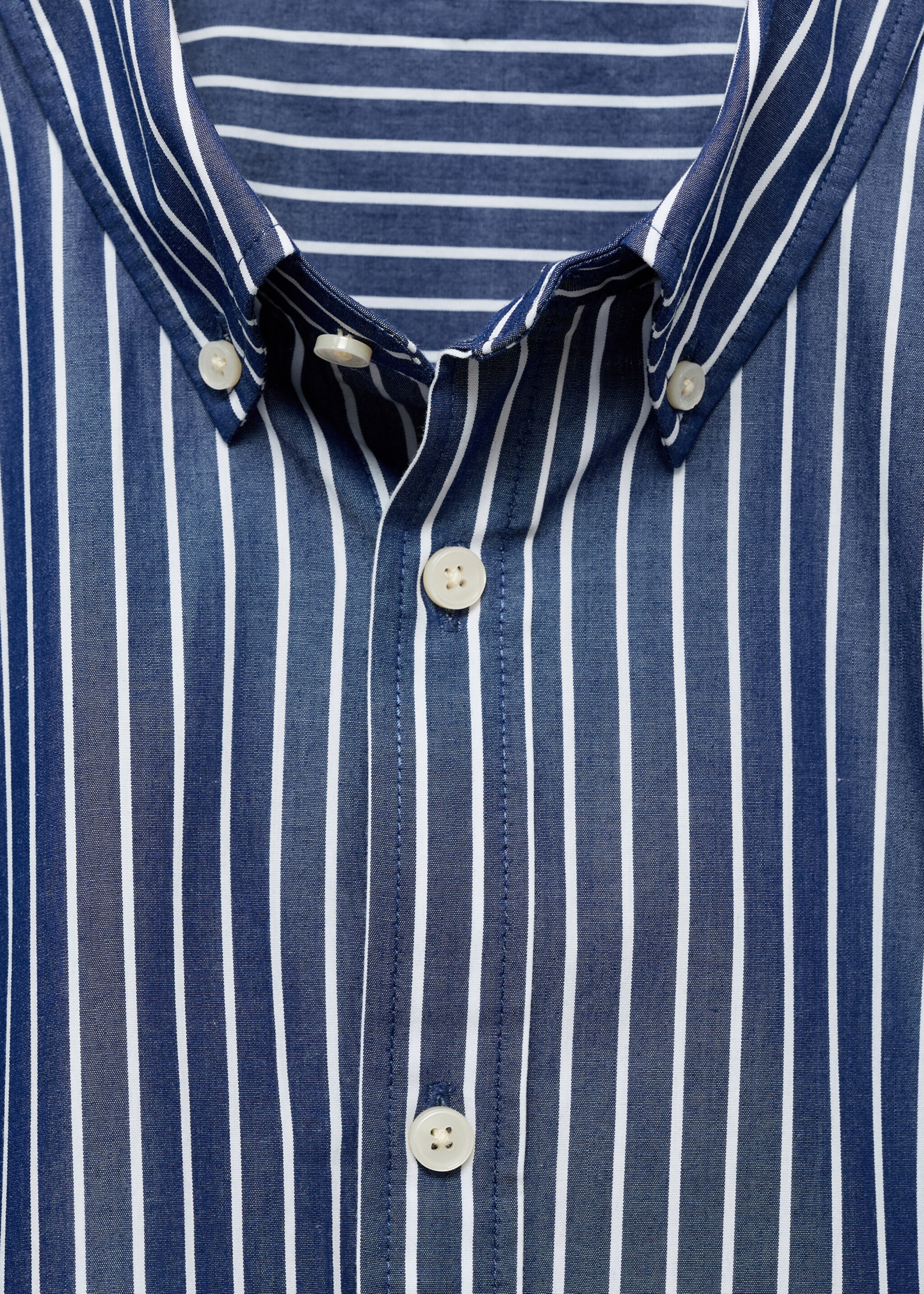Chemise 100 % coton regular-fit - Détail de l'article 8, Bleu marine foncé. Ref: 87015943-00.