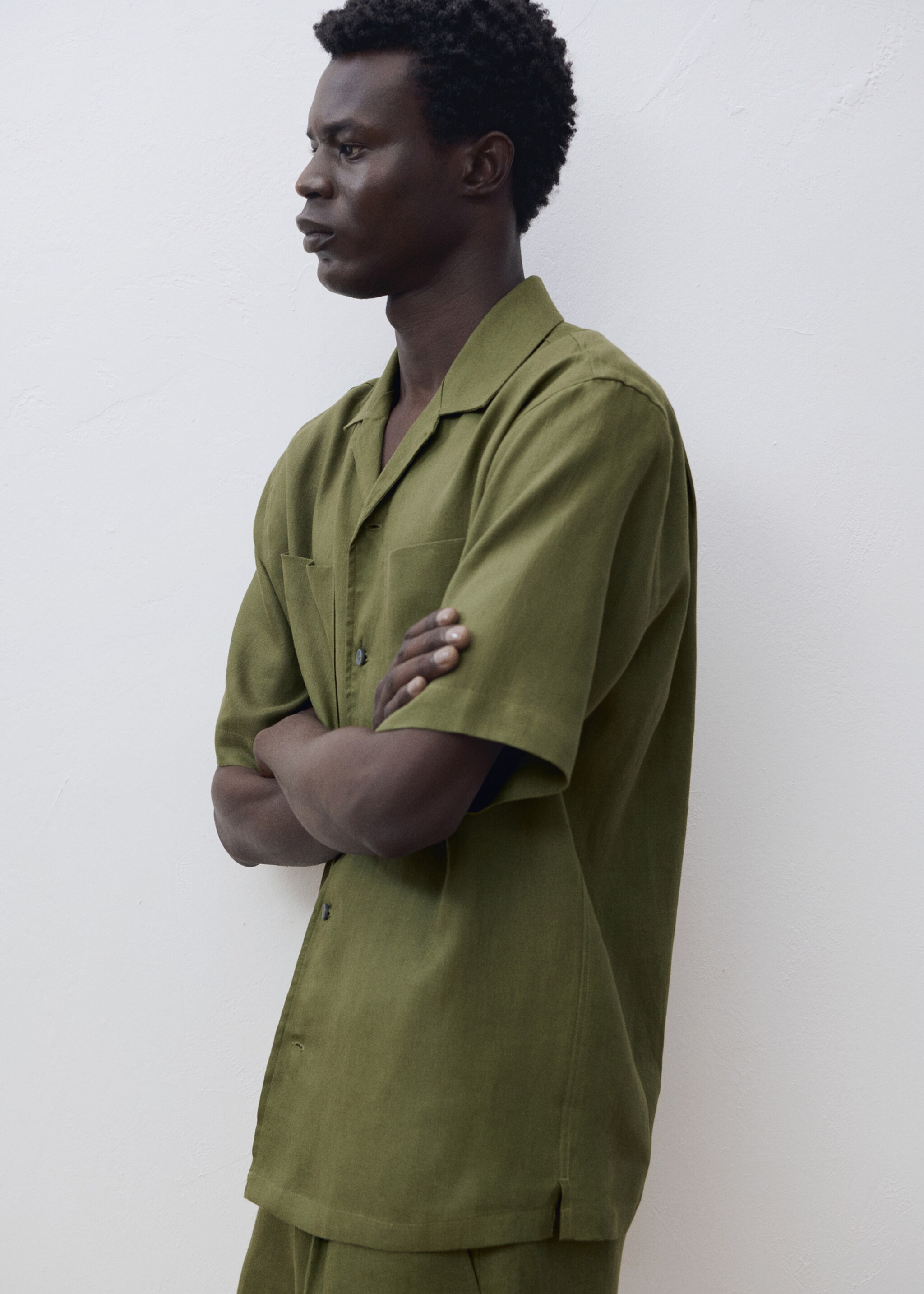 Overhemd 100% linnen met bowlingboord - Detail van het artikel 3, Groen. Ref: 87015954-00.