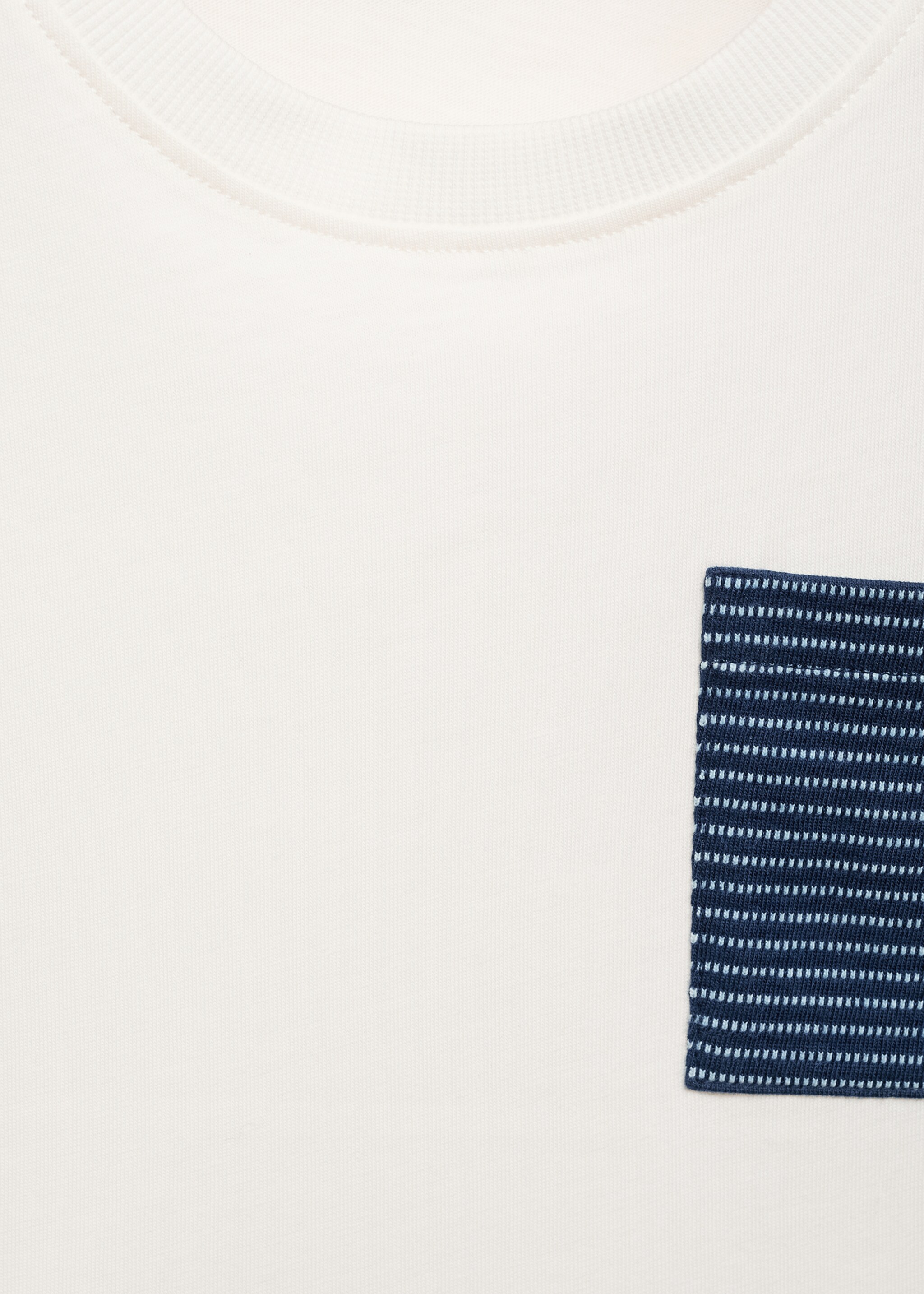 Katoenen T-shirt met patch - Detail van het artikel 8, Gebroken wit. Ref: 87015962-00.