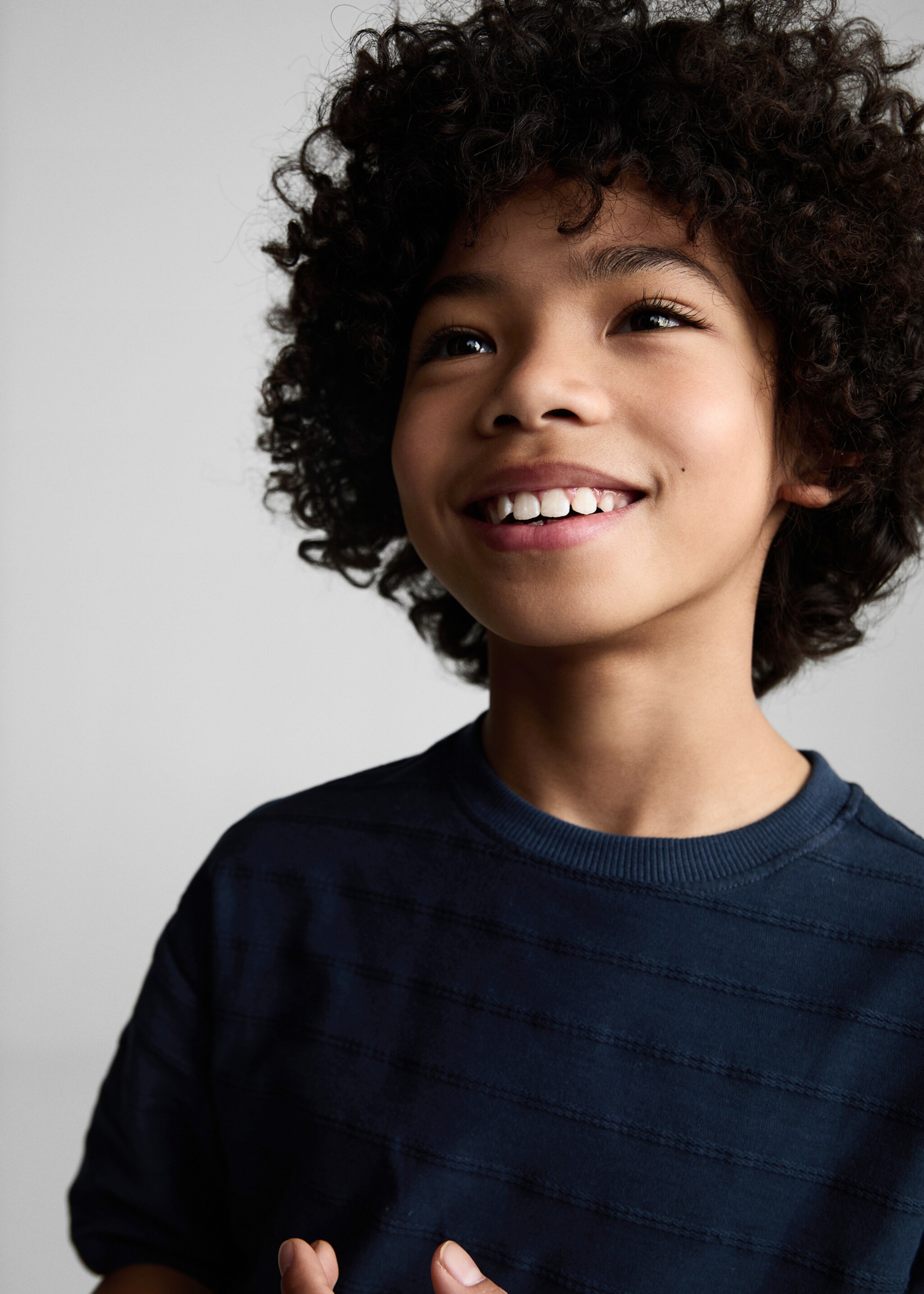 T-Shirt Baumwolle Streifen Relief - Detail des Artikels 1, Dunkles Marineblau. Ref: 87015963-00.