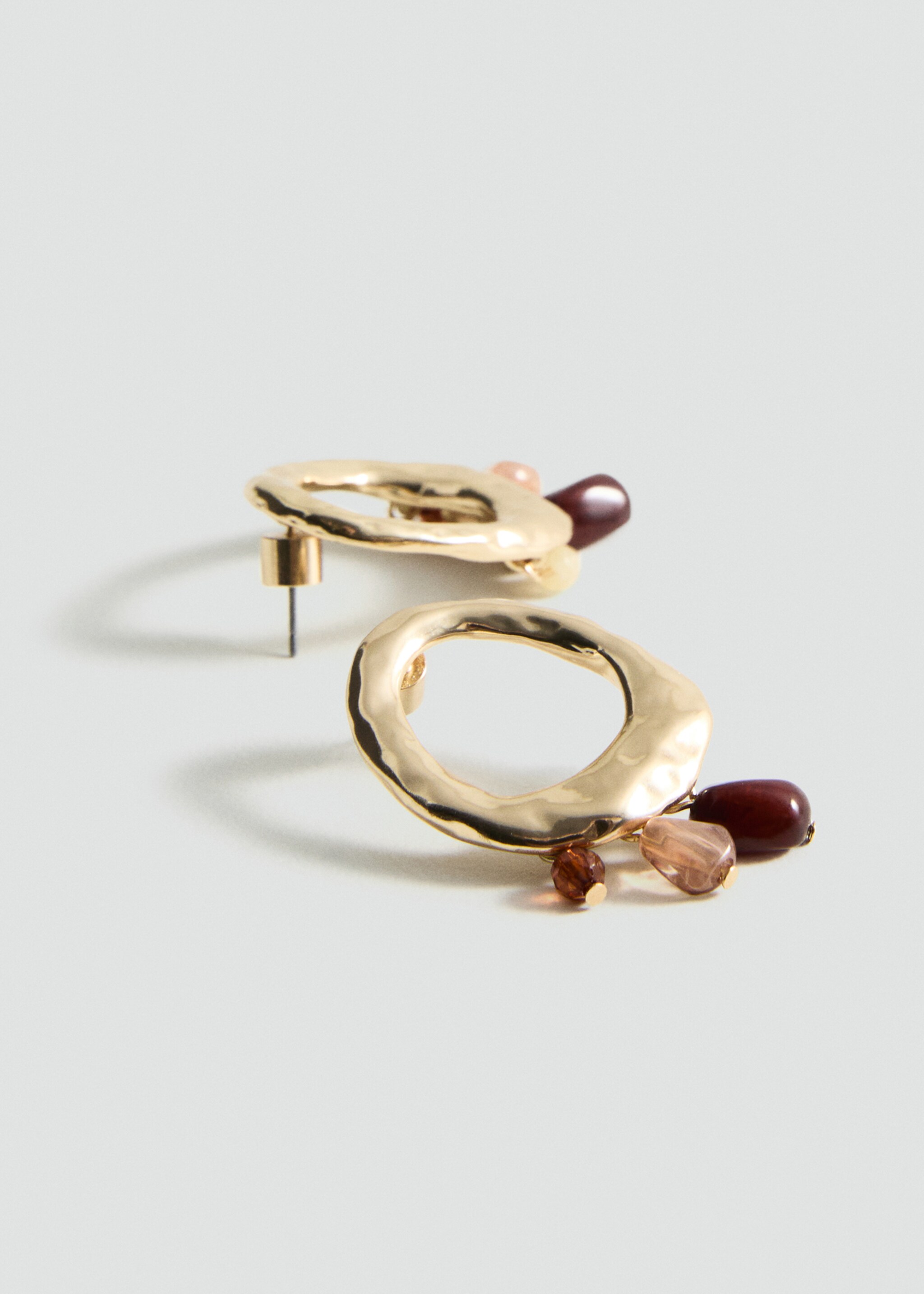 Ohrringe mit kreisförmigem Design und Kugeldetails - Mittlere Ansicht, Gold. Ref: 87015969-00.