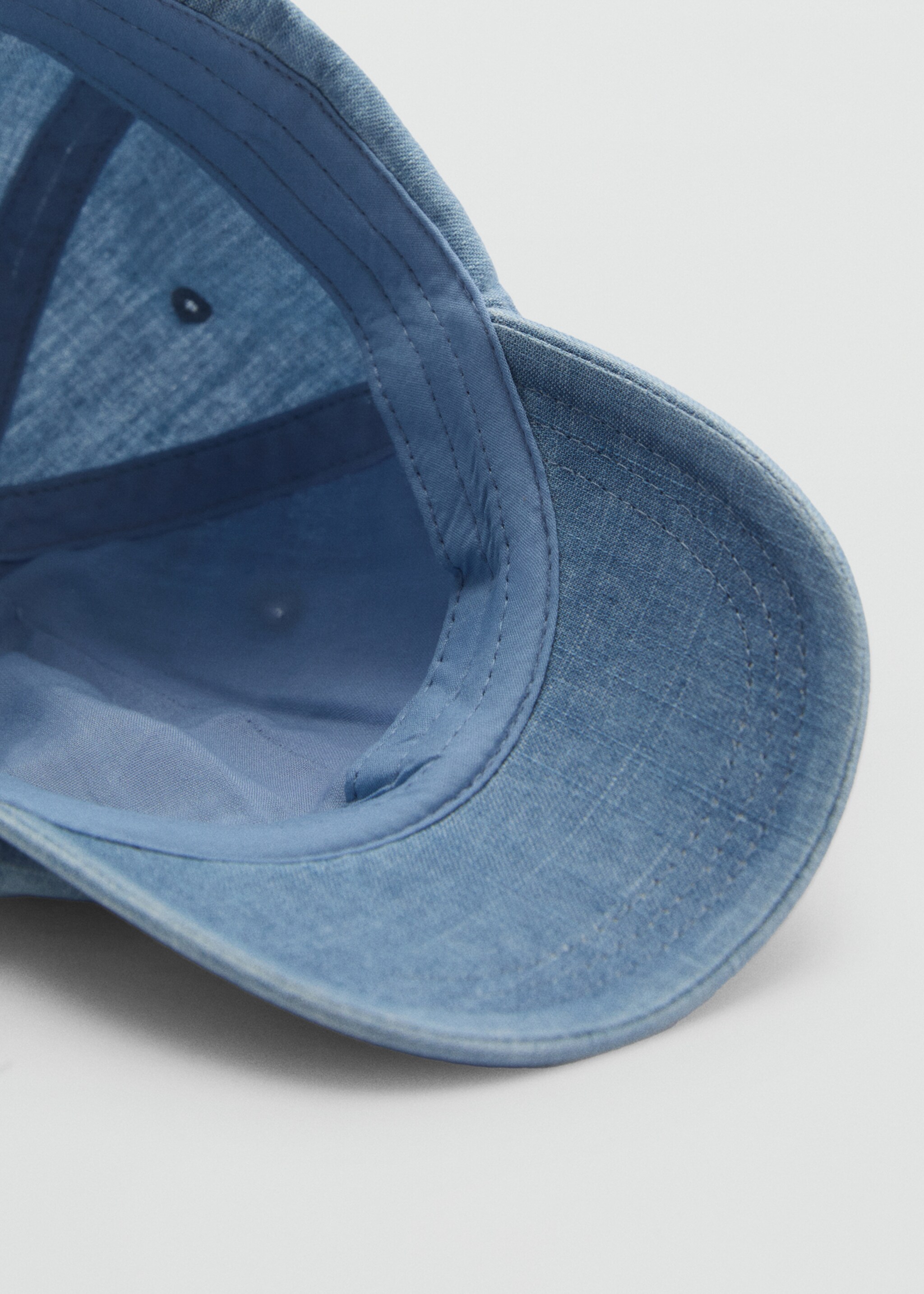 Denim cap with visor - Details of the article 2, Medium Blue. Ref: 87015978-00.