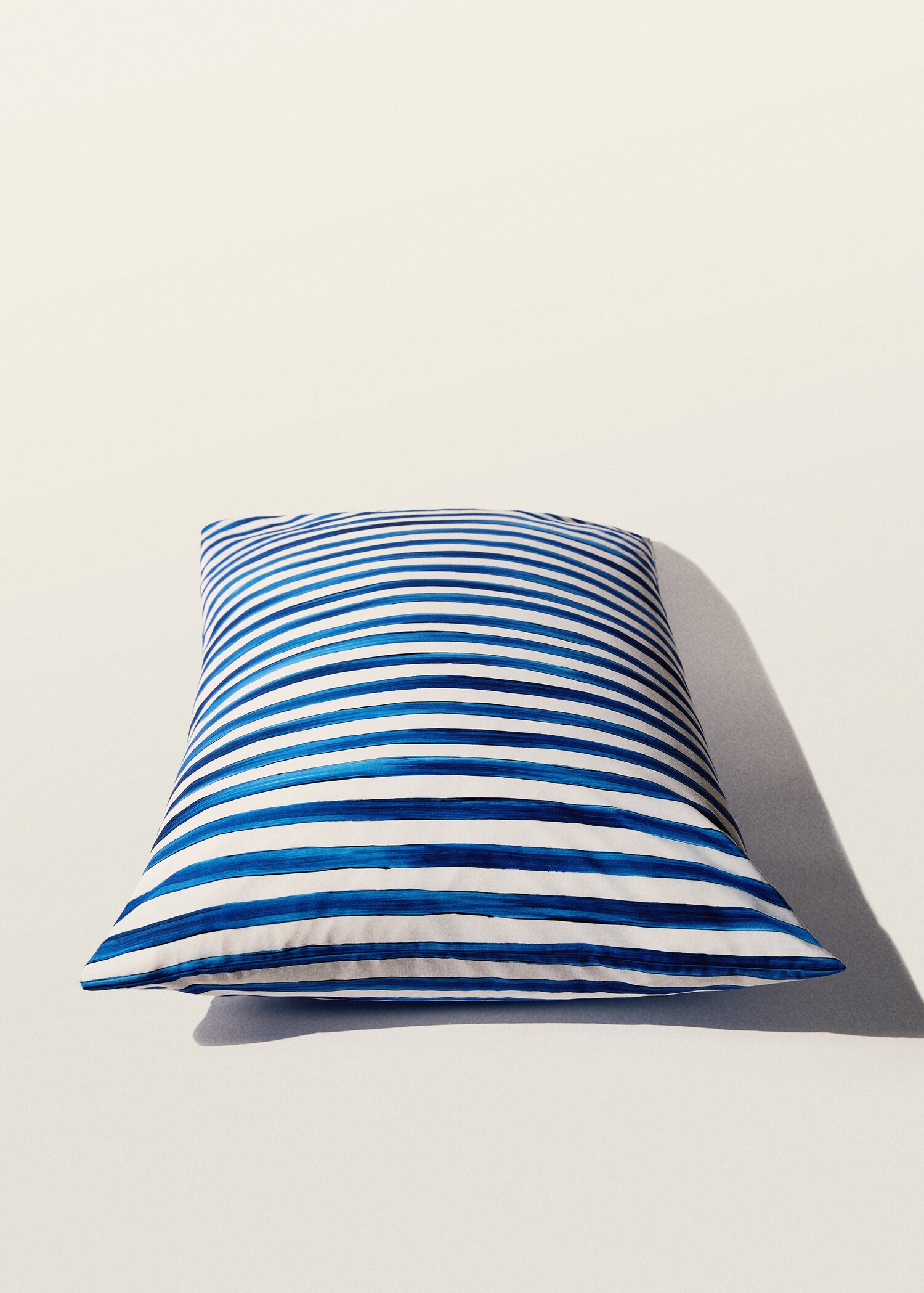 Two percale cotton watercolour-striped pillowcases 50x75 cm - Details of the article 8