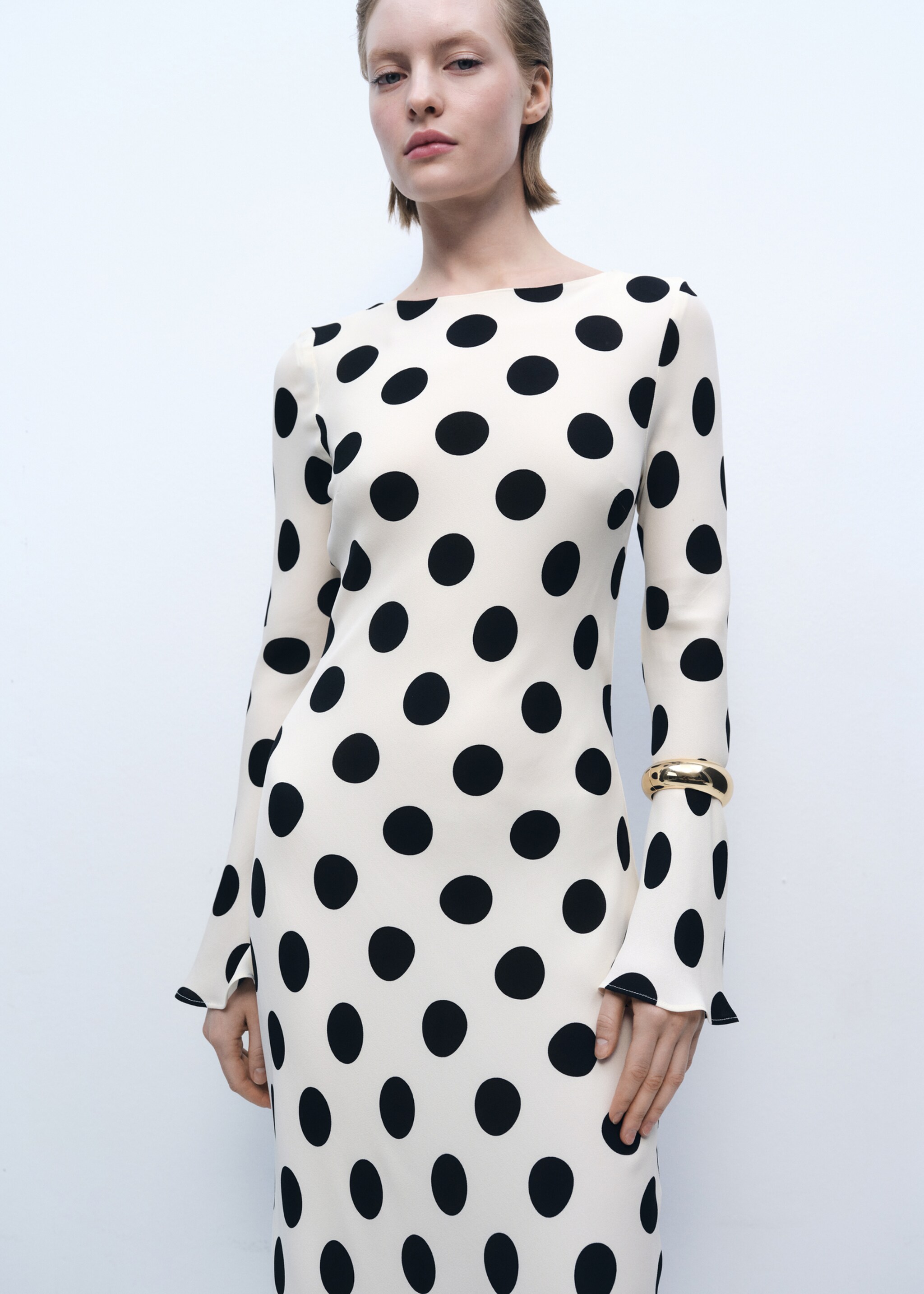 Vestido topos manga acampanada - Plano medio, Crudo. Ref: 87016362-00.