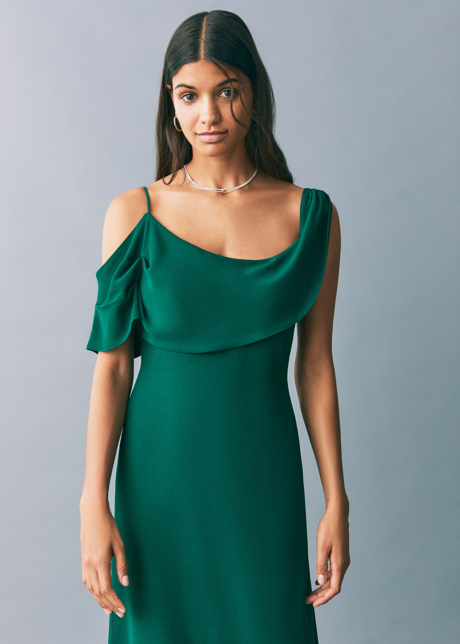 Asymmetrisk chiffongklänning - Bild av mittparti