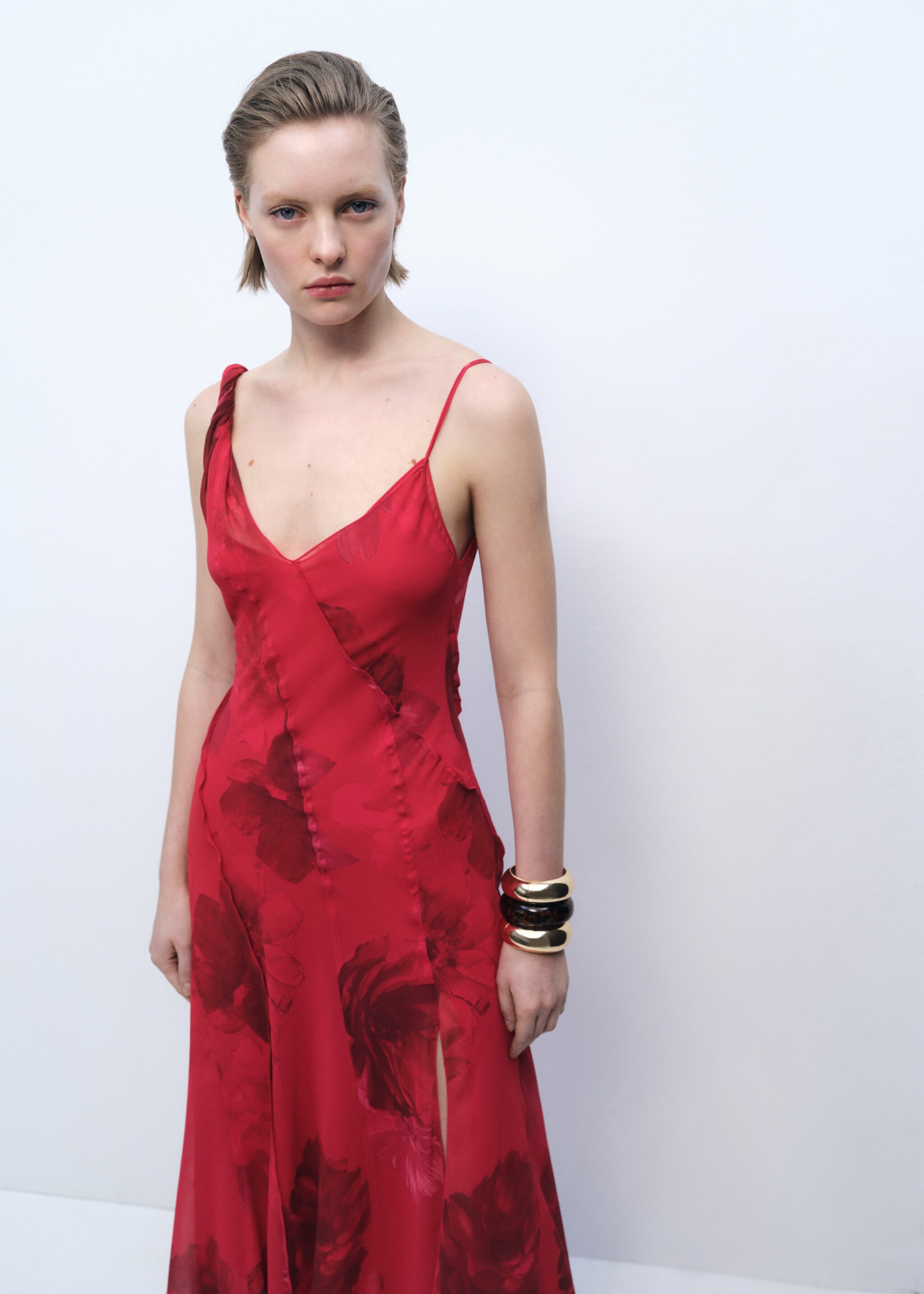 Vestido asimétrico floral - Plano medio, Rojo. Ref: 87016378-00.