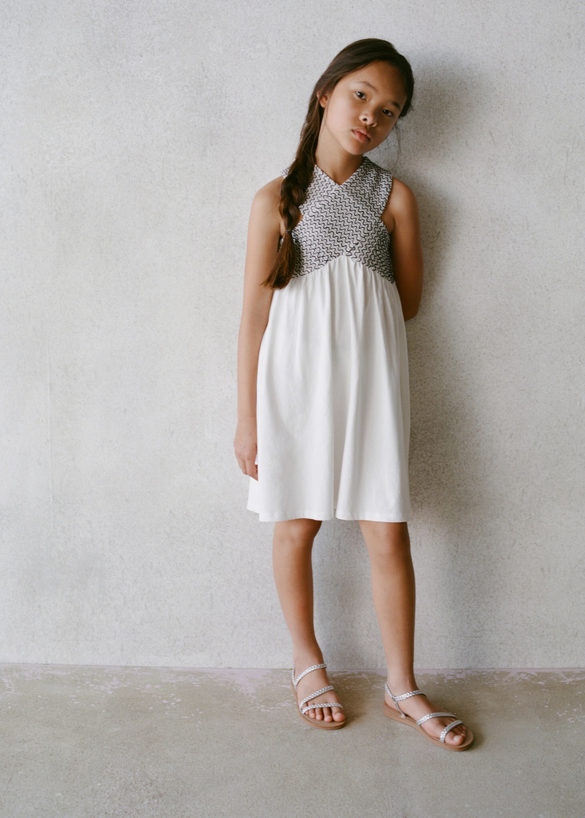 Sandalia tiras trenzadas - Detalle del artículo 5, Plata. Ref: 87016726-00.