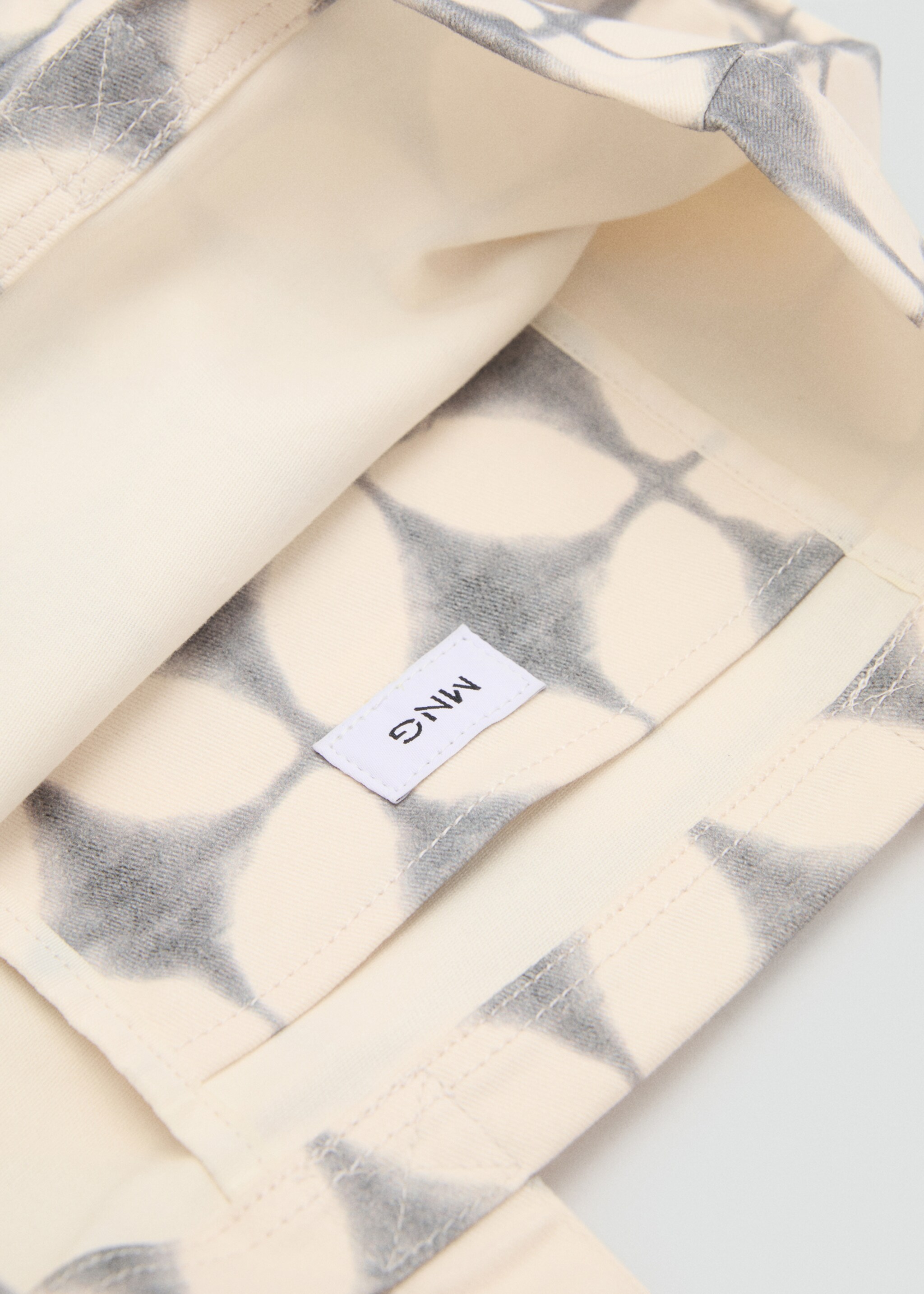 Printed tote bag - Details of the article 1, Grey. Ref: 87016729-00.