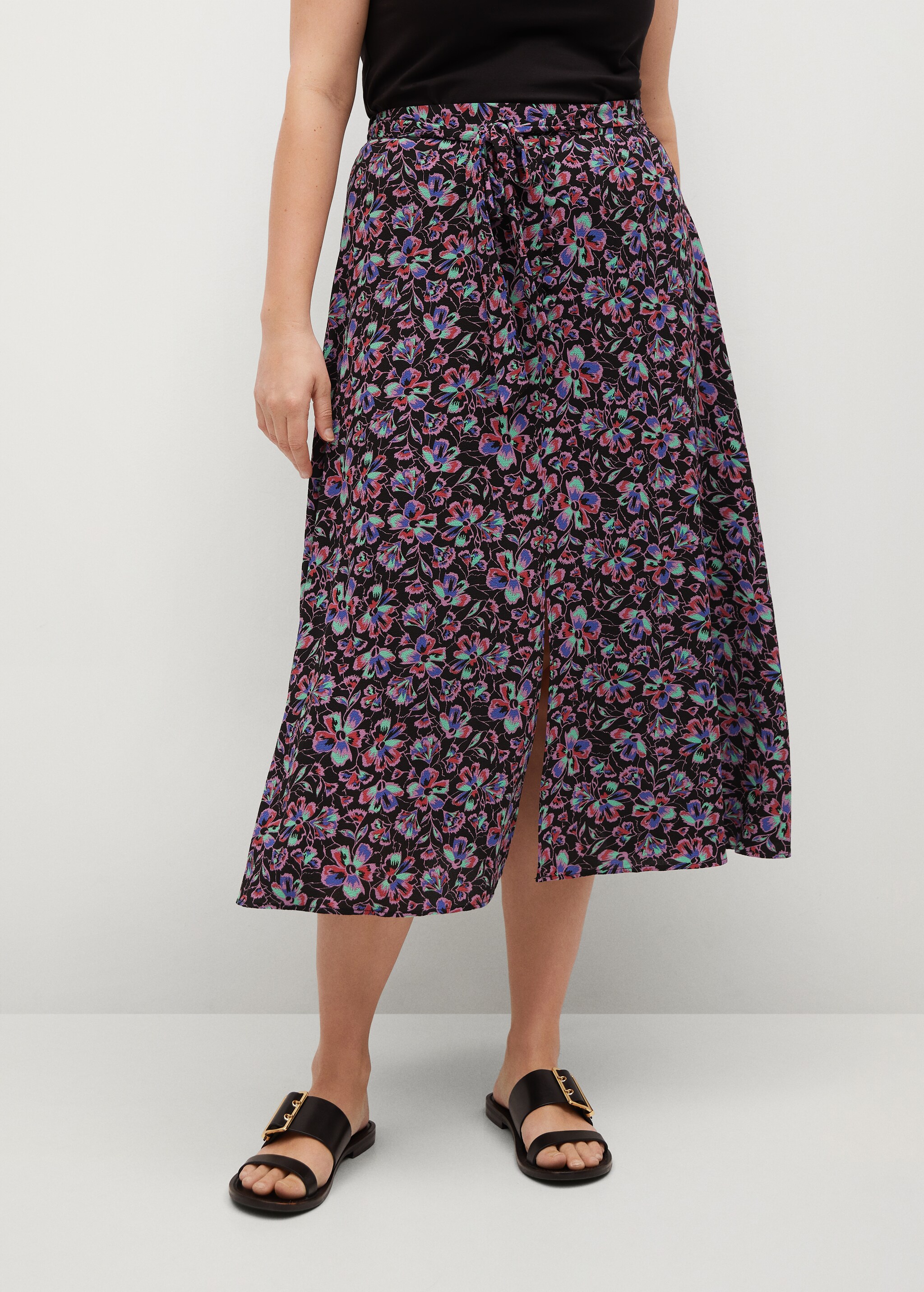 Falda estampado floral - Plano medio