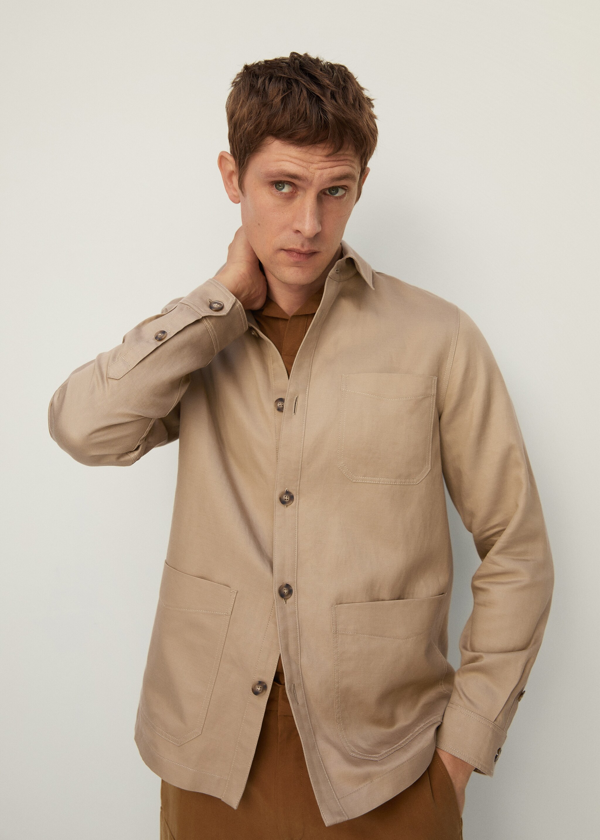 Sobrecamisa sarga lino - Plano medio