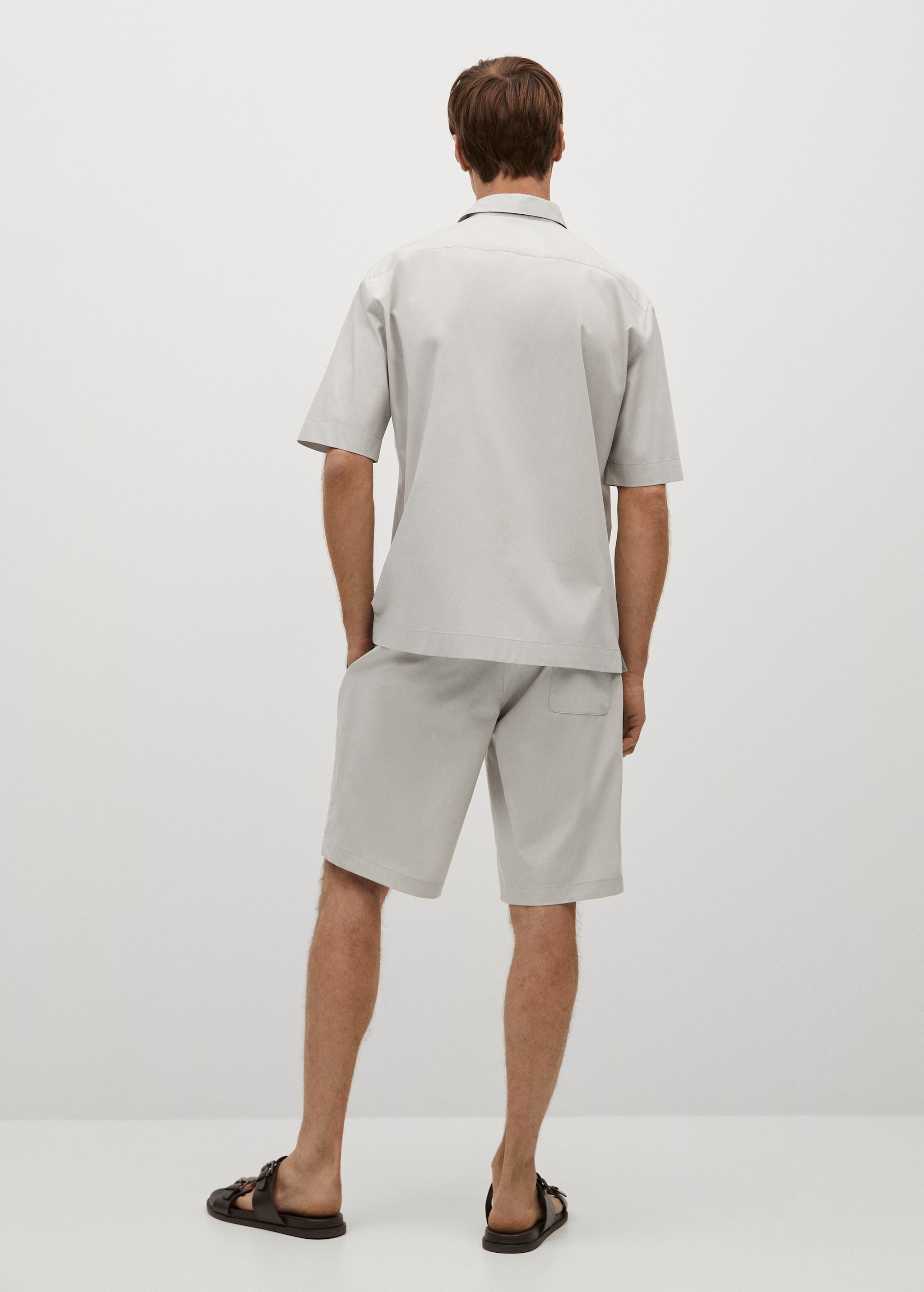 Camisa regular fit tejido premium - Reverso del artículo